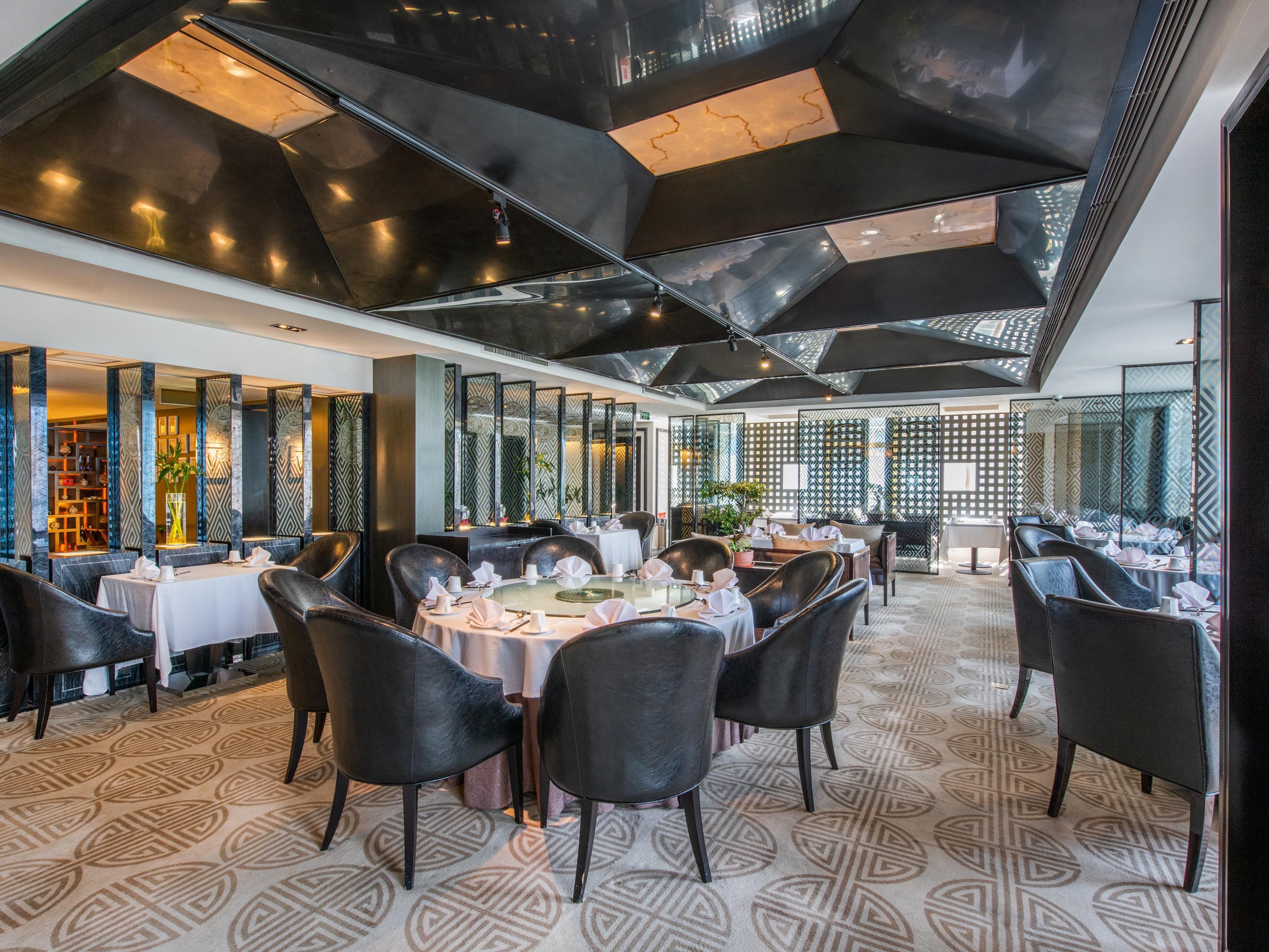 Chopsticks Chinese Restaurant serves authentic Cantonese, Sichuan and Beijing cuisine to gourmet like you. The new dining experience satisfies your discerning taste buds. 10-40 people of different specifications of the unique private rooms are your business or banquets nice choice.