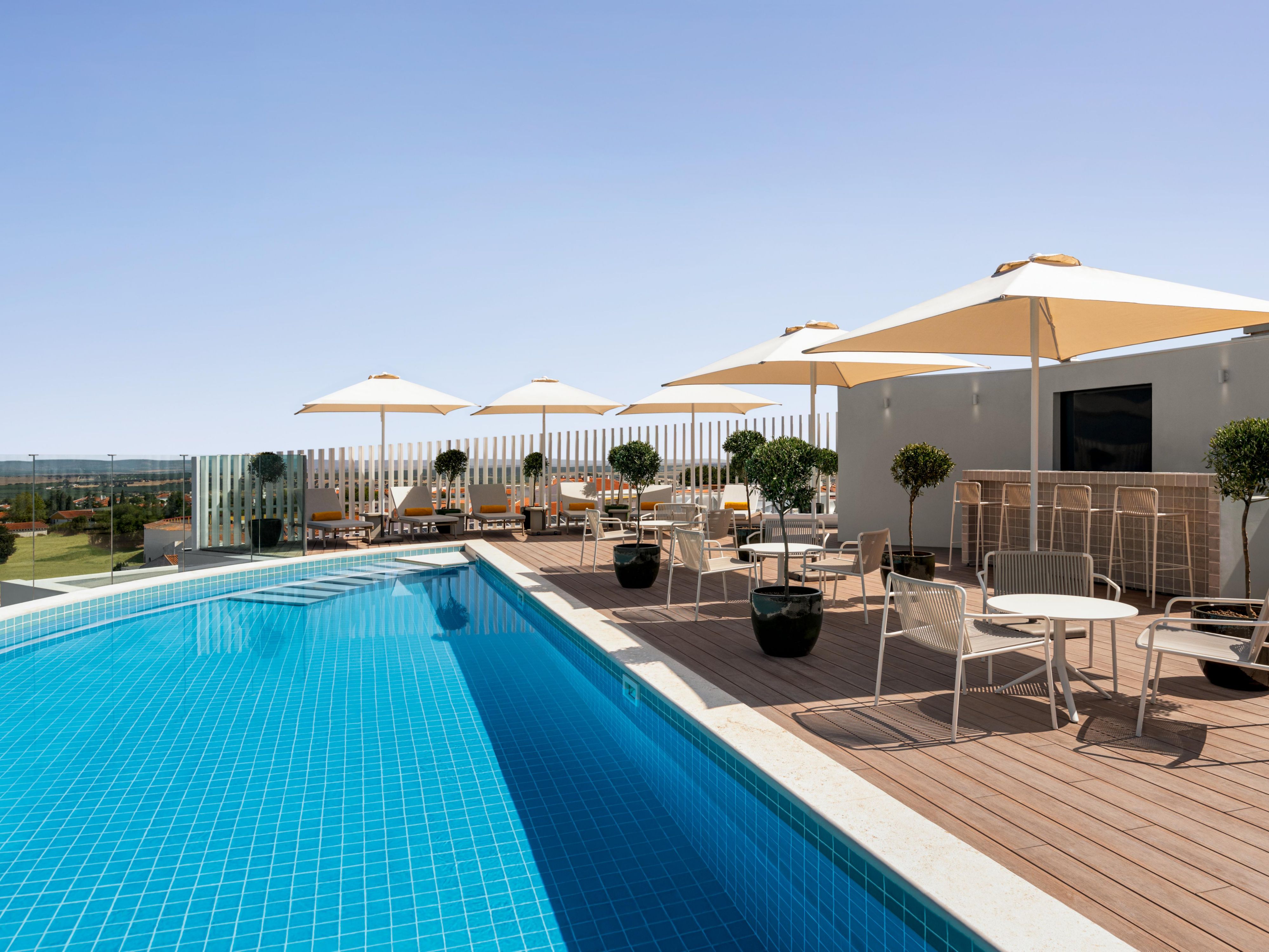 Nestled high above the city, our seasonal rooftop pool and bar offers stunning views and handcrafted cocktails in a contemporary atmosphere. Whether you take a dip in our sparkling infinity pool or sip your favourite drink as the sun sets over the horizon, this elevated retreat is the perfect place to unwind, connect, and take in the view.