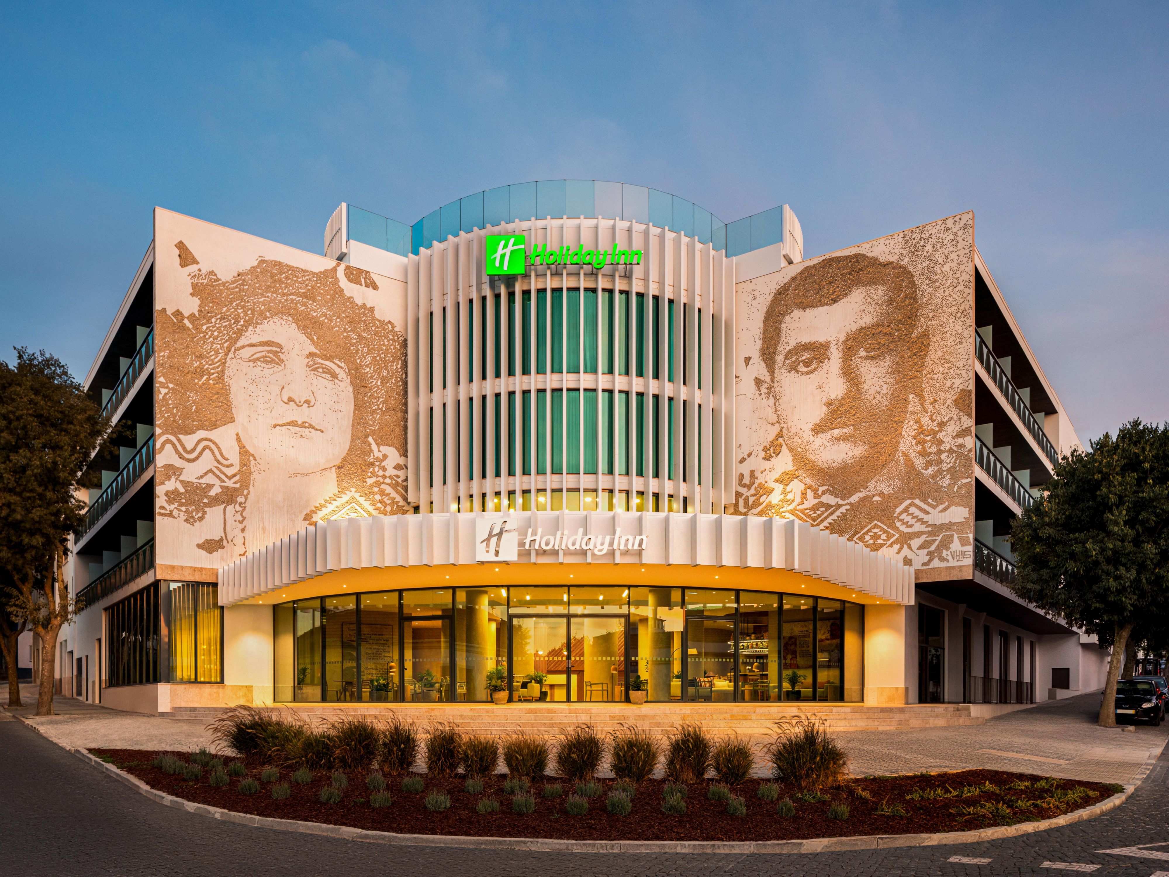 Situated in Beja’s city centre, our hotel invites you to explore the rich history and cultural charm of the city. Just steps from Beja Castle, Church of Santiago, Rainha D. Leonor Museum, and the lively Republic Square, explore shops, savour delicious food, and soak up authentic Alentejo culture, all within easy walking distance.