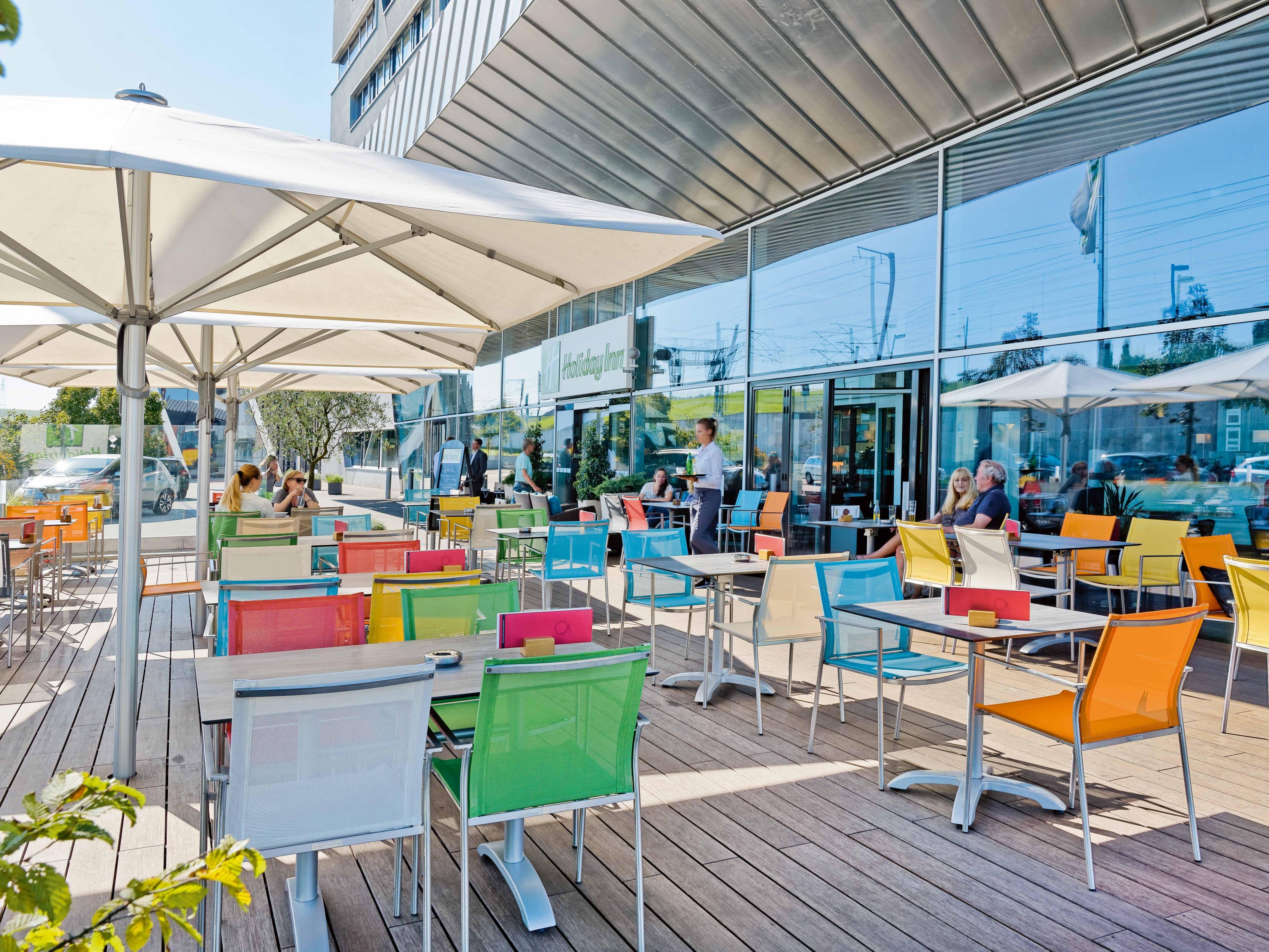 Sommer Terrasse Holiday Inn Bern Outdoor Cocktails & Food