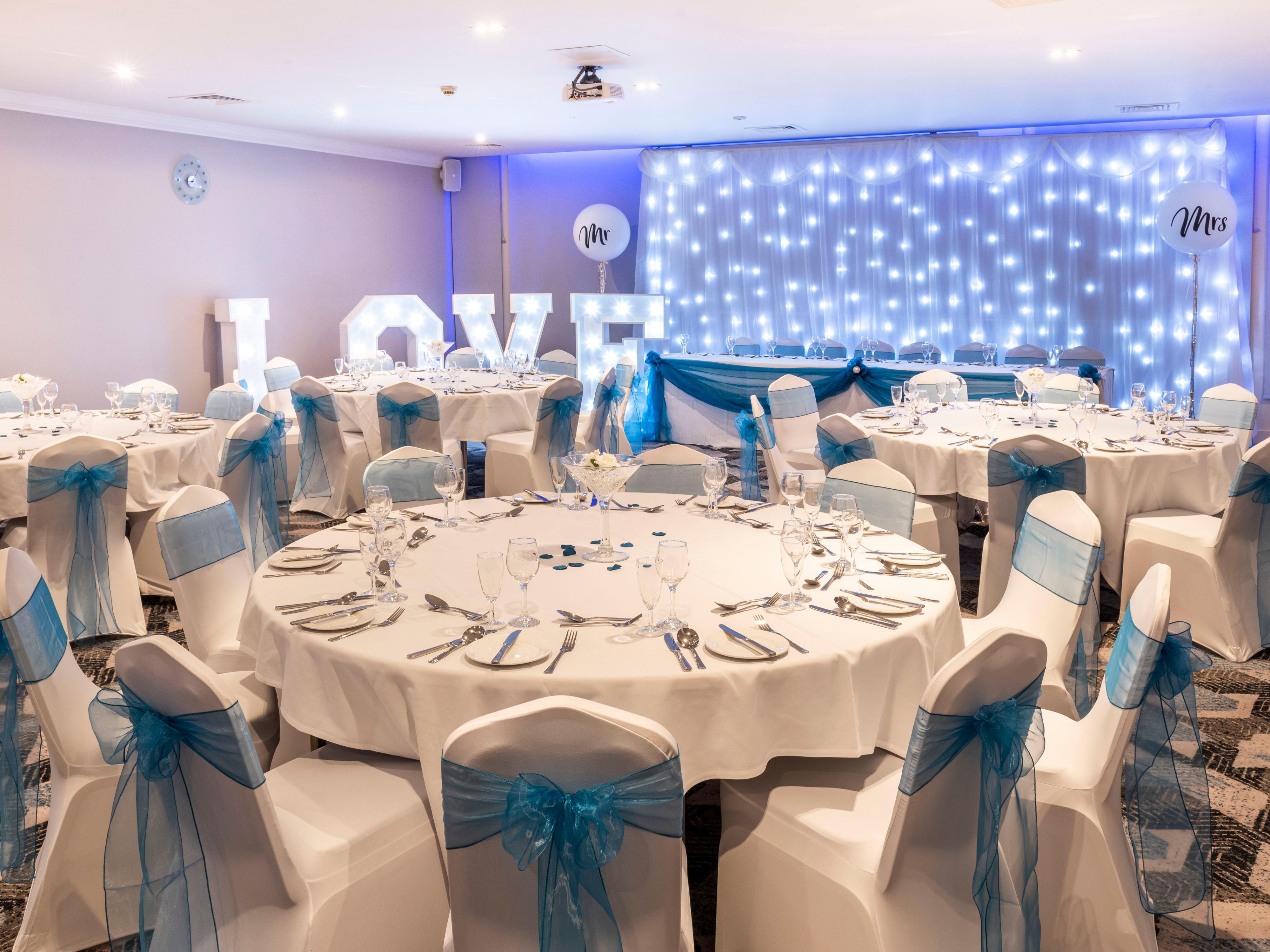 Celebrate your special day with us! We offer the ideal backdrop for weddings that are both grand and intimate. Say 'I Do' Your Way with our bespoke Wedding packages plus the option of self-catered packages, giving you the freedom to tailor every detail of your celebration.