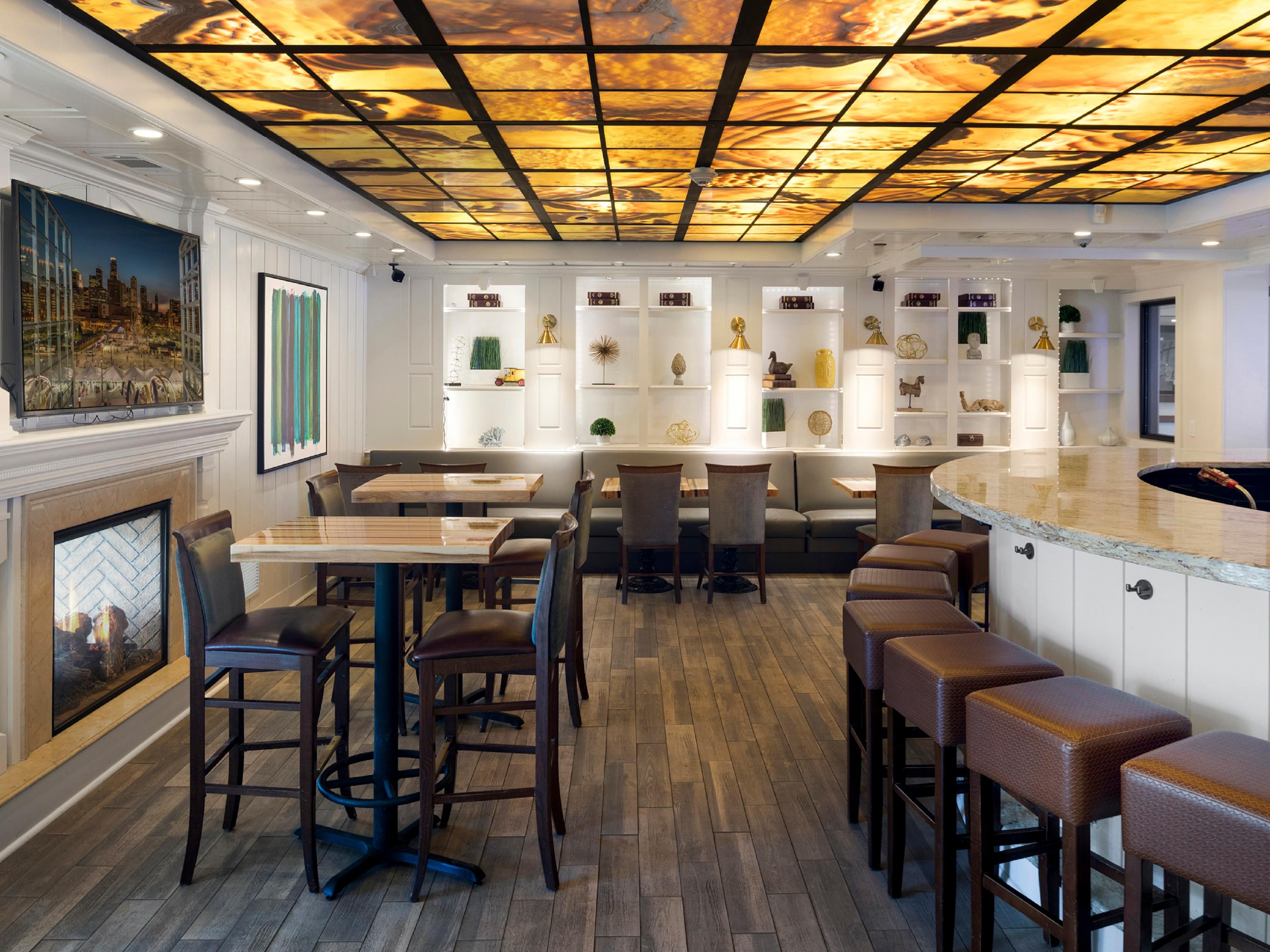 Breakfast served Weekday 6:30am-9:30am and Weekends 7am-10am. Dinner served daily 5pm-10pm. Savor delicious American cuisine, serving mouthwatering Ribeye Short Ribs and Chicken Enchiladas to savory sandwiches, salads, and desserts, we offer an array of options. Join us for a meal or a light bite paired with beer, wine, or specialty cocktails.