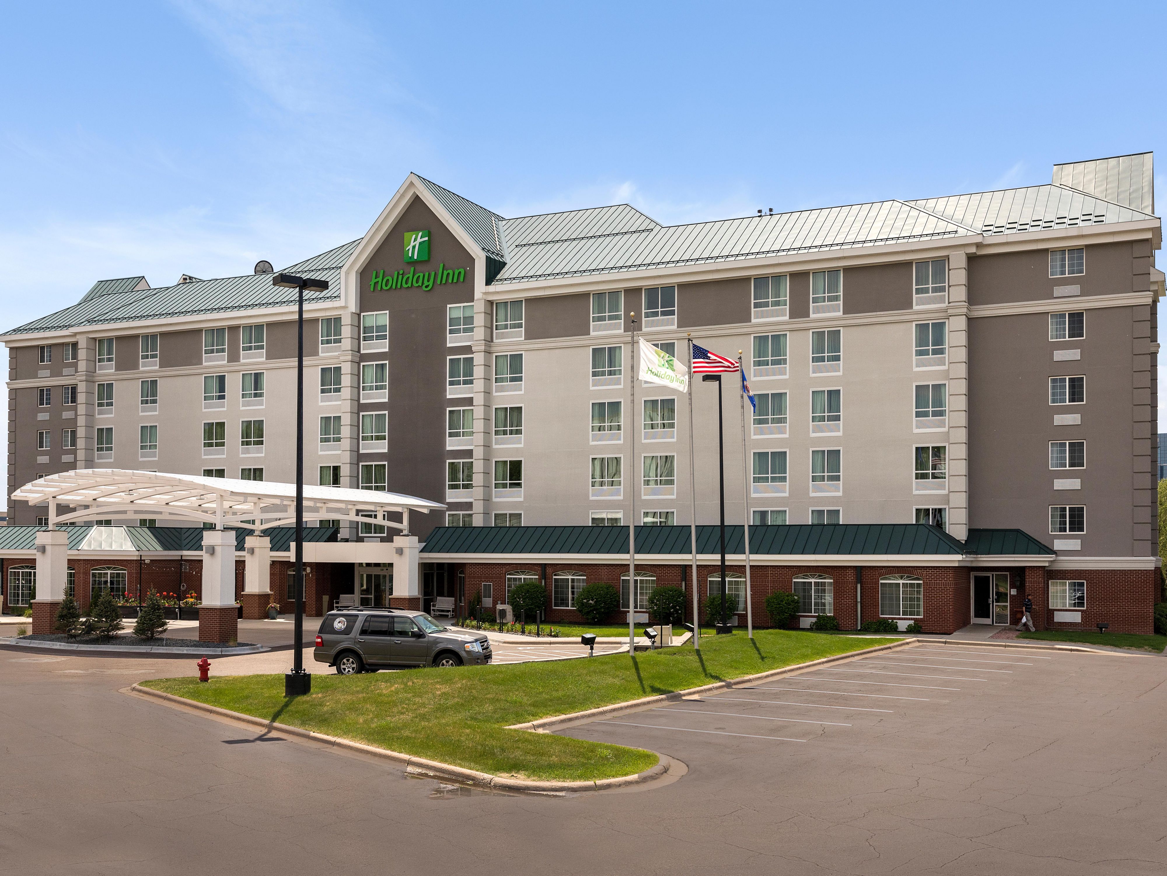 Located just under 9 miles away from Minneapolis–St. Paul International Airport, Holiday Inn Bloomington West MSP offers a convenient home base for business and leisure travelers. Enjoy quick commutes, easy airport access, and a stress-free stay with all the comforts of a full-service Bloomington hotel.