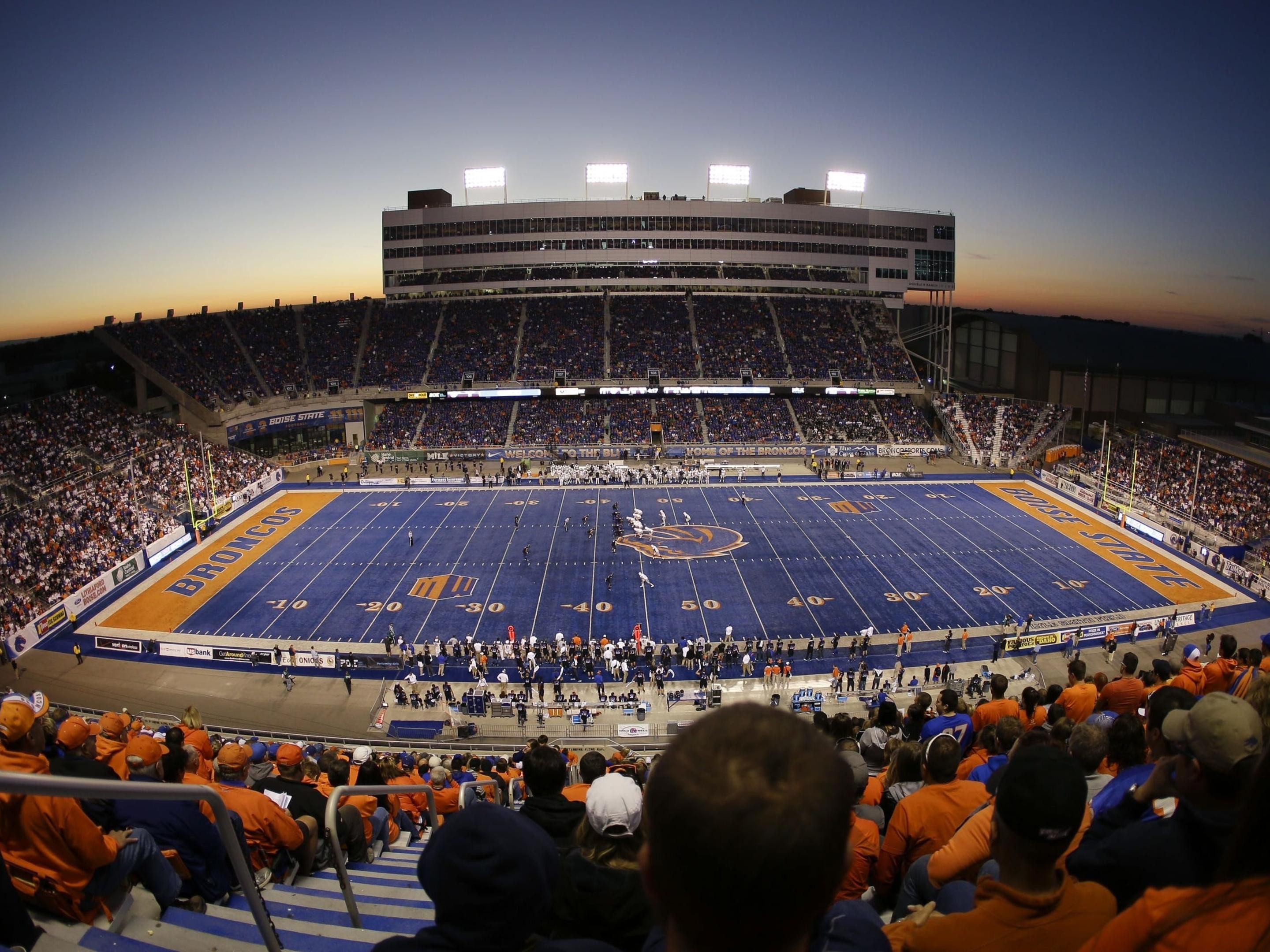 Enjoy great college football games and activities right here in Boise - home of the Boise State Broncos and it's famous blue-turf field!  Make the Holiday Inn at the Boise Airport your game-day base of operations!  We are conveniently located just 3.5 miles from Boise State University and Bronco Stadium!