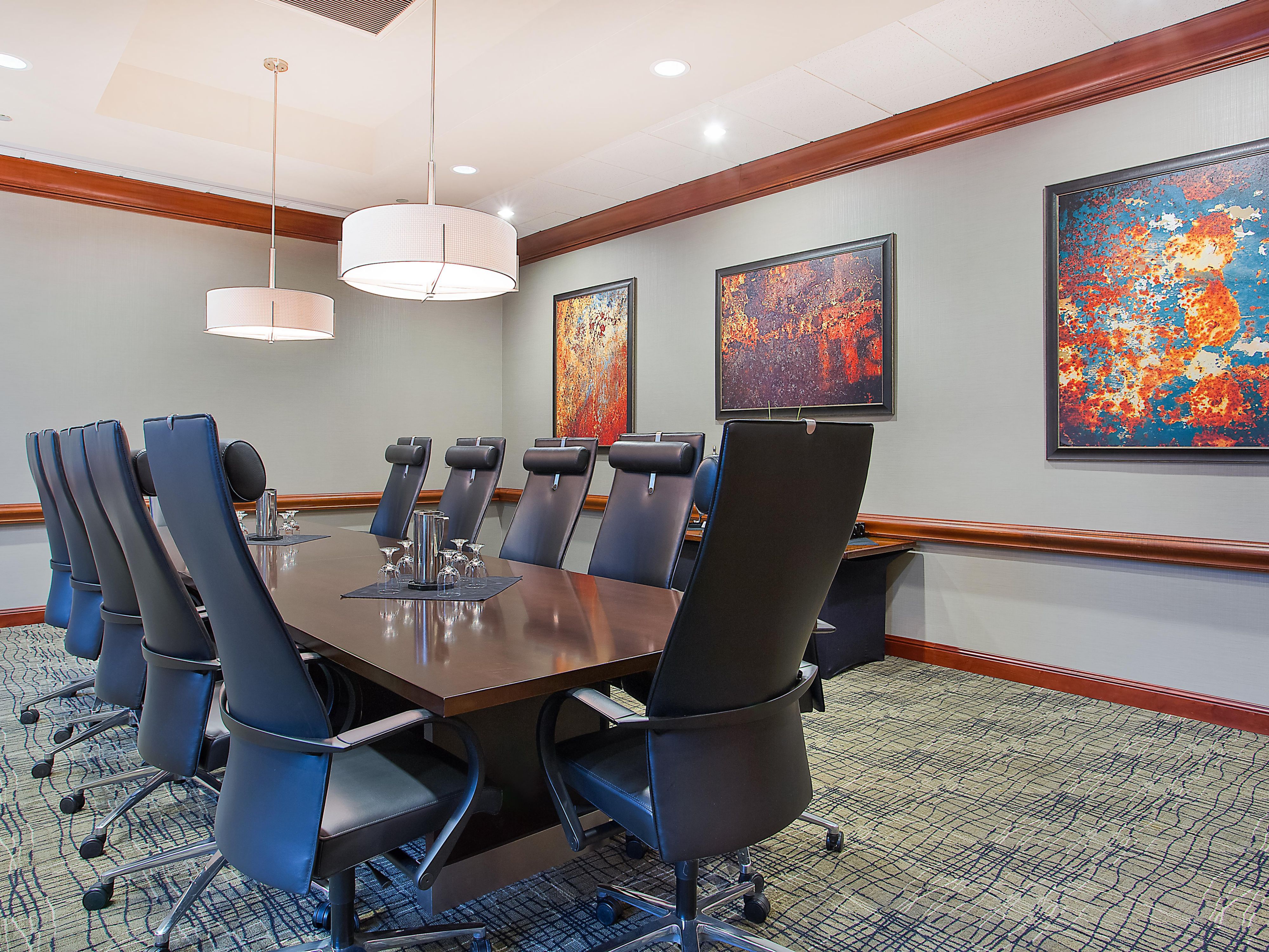 Host corporate or social gatherings in our versatile event space. Connected to Sloan Convention Center, our Bowling Green hotel features 45,000 sq ft of meeting rooms, boardrooms, and ballrooms with state-of-the-art AV equipment and catering services. Whatever the occasion, we turn ordinary gatherings into extraordinary events. 