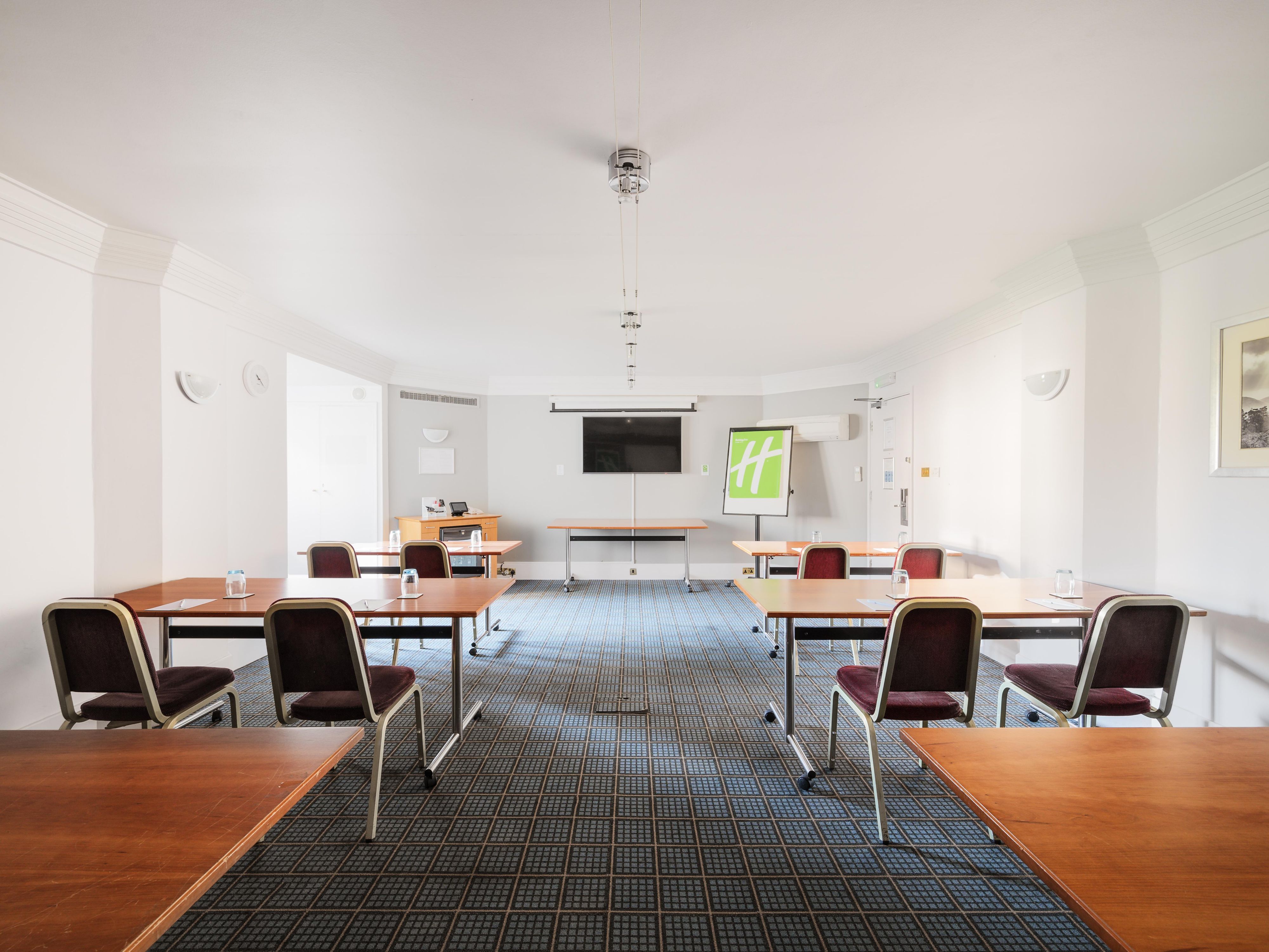 The perfect balance of value and premium service, in 2026 make the most of our DDR Lite rate only £26 per person. Including everything you need for a productive day: room hire, modern facilities, a tasty lunch, and tea and coffee. Quote DDRLITE when booking. Plus, all delegates will receive a 1-day pass to our on-site You Fit leisure club.