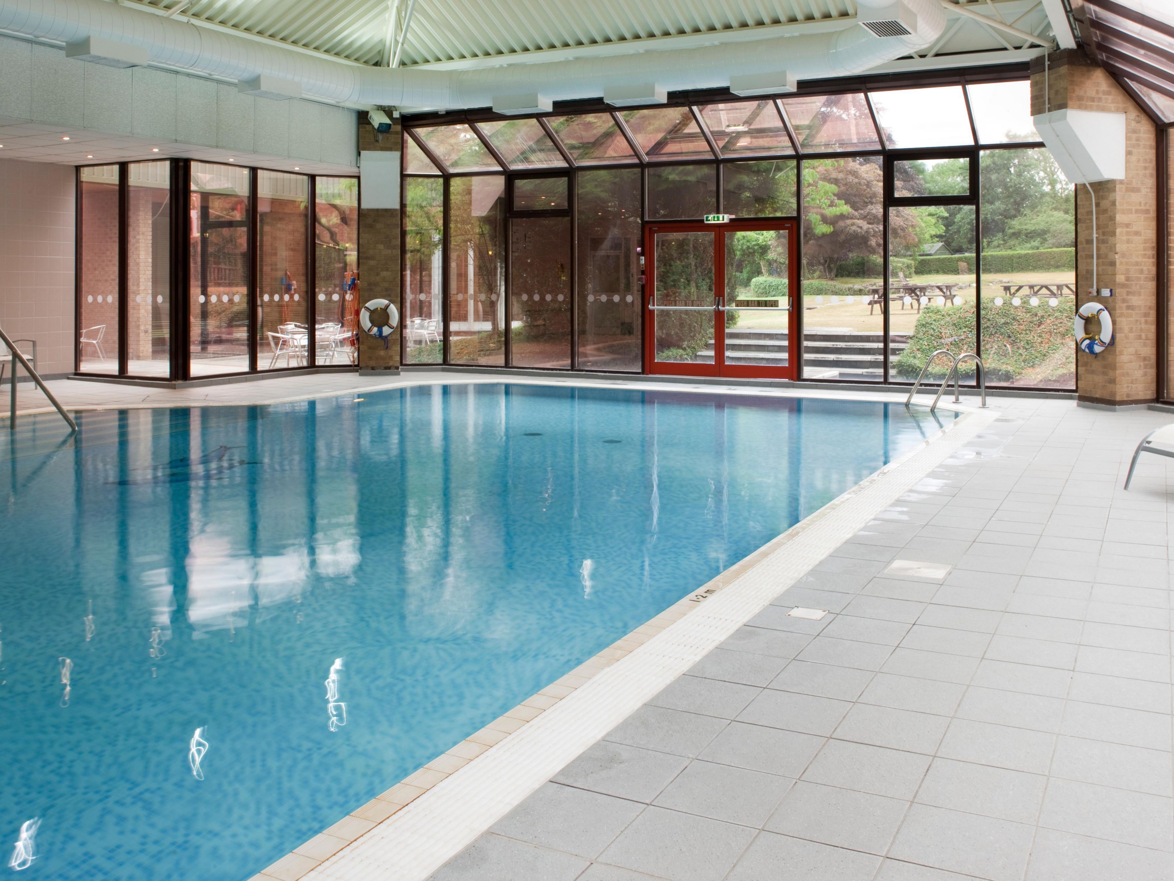 Enjoy a refreshing dip in our indoor heated pool at Holiday Inn Bristol Filton, perfect for relaxation or a few energizing laps. Open from 6:00 AM to 8:30 PM on weekdays and from 8:00 AM to 7:30 PM on weekends. Please note that for the safety of all our guests, anyone under the age of 16 must be supervised by an adult while using the pool.