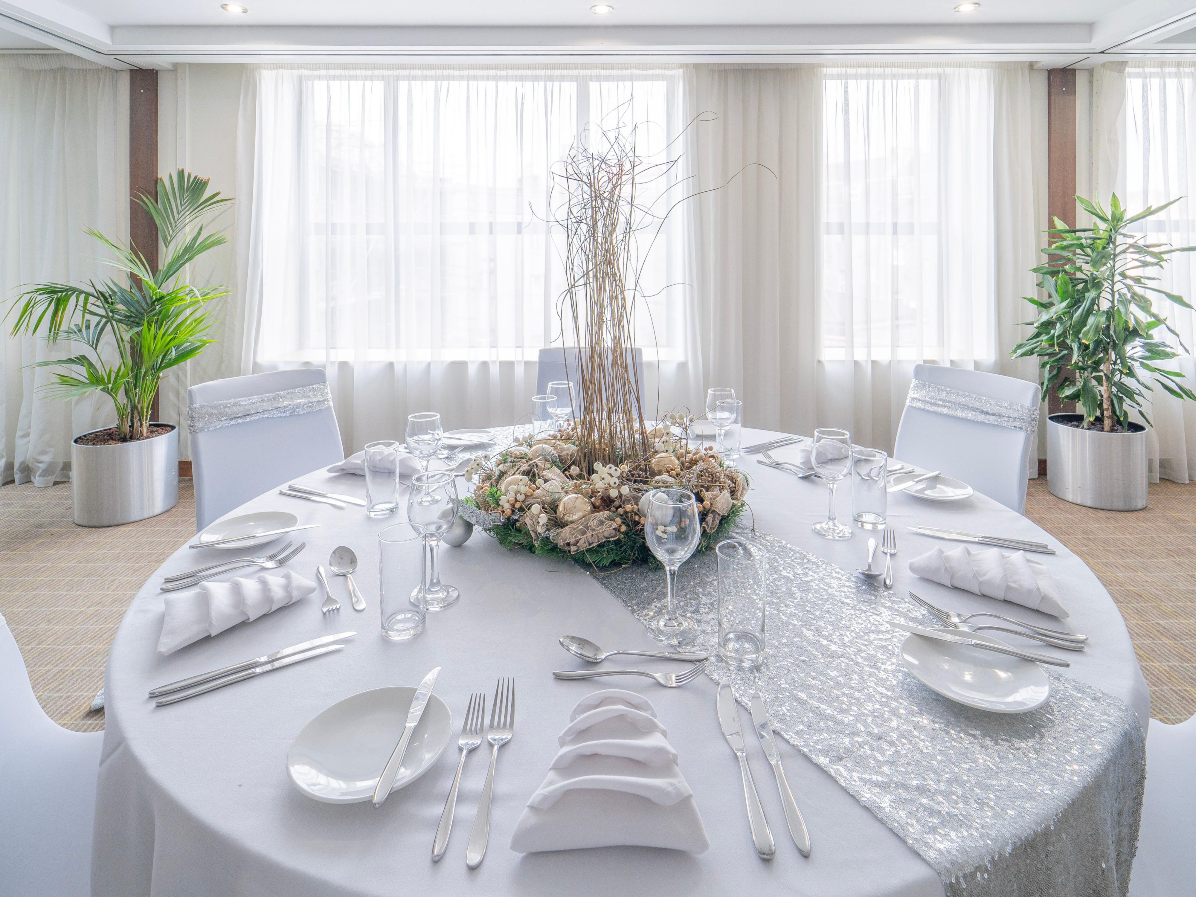 Celebrate this Christmas in style in the perfect central location of Holiday Inn Bristol City Centre Hotel.
Whether you are looking for a Christmas Party or a Festive Family Meal, we have everything that you, your family and friends could wish for this festive season.
There is no better place to be this Christmas time.
