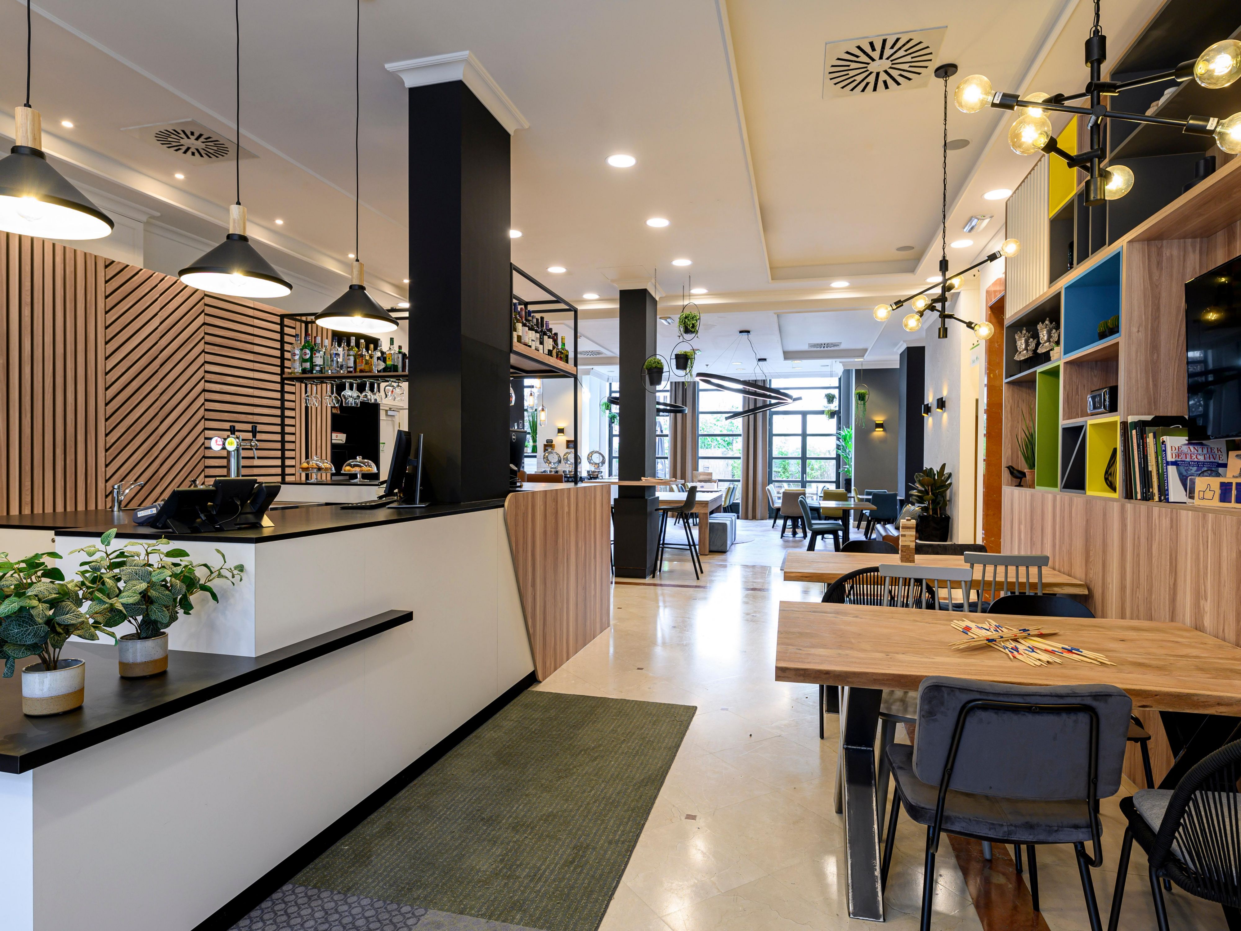 Front Desk : Welcome in Holiday Inn Brussels Schuman