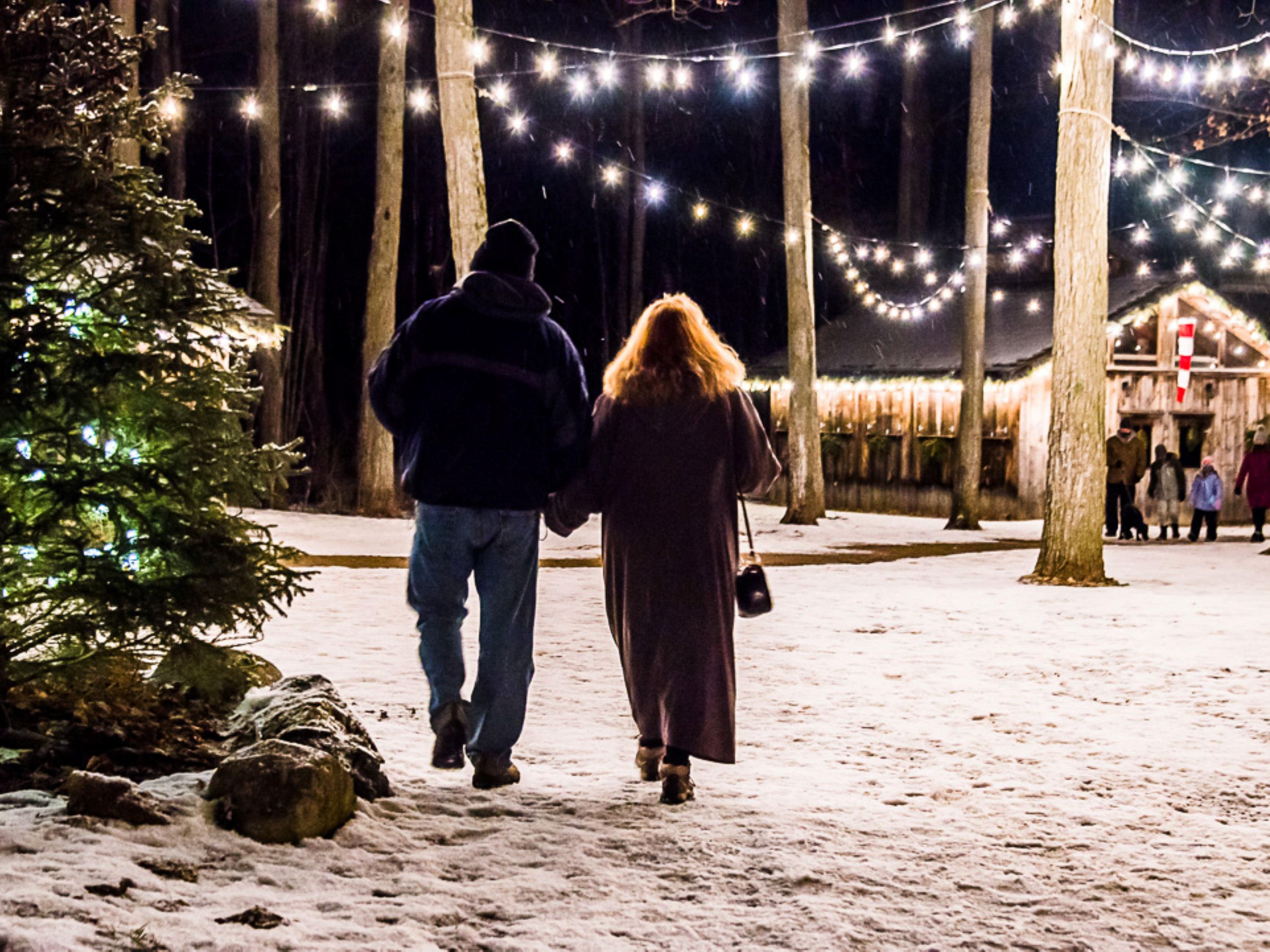 Experience Burlington’s winter magic! Enjoy Winterlit at Mountsberg’s glowing trails, glide on scenic outdoor skating rinks, and explore festive holiday shopping from local boutiques to markets. Embrace outdoor fun, festive lights, and community spirit—Burlington is your perfect winter getaway