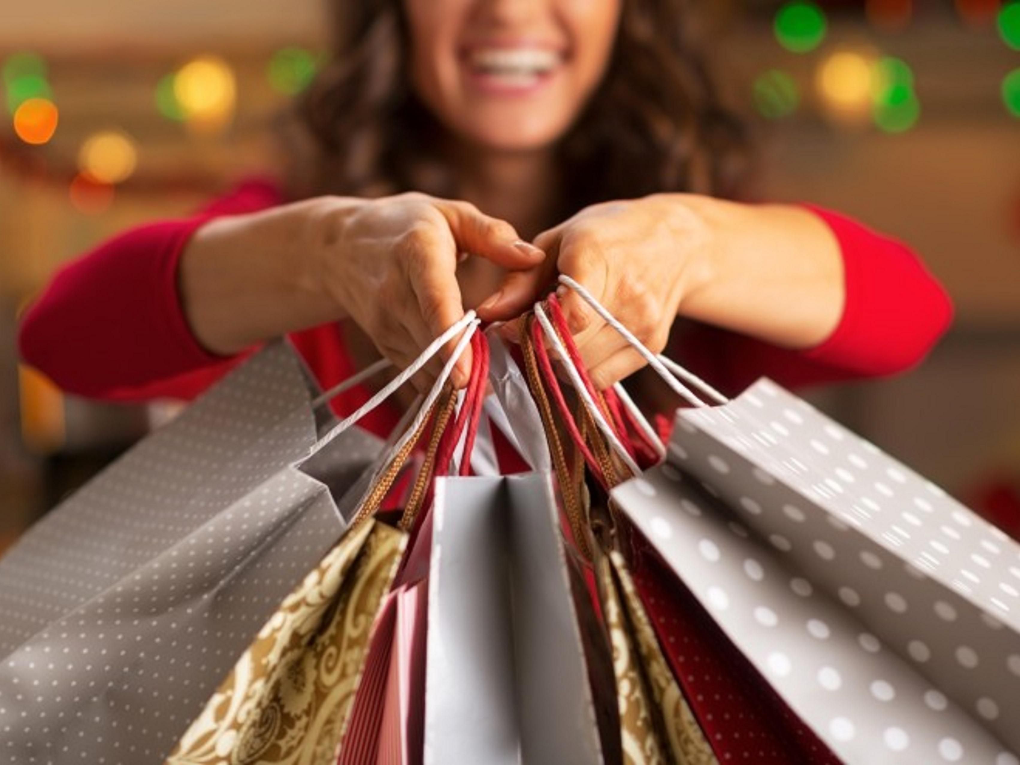 Our prime location provides seamless access to a variety of vibrant dining and shopping destinations, prestigious universities, exciting concert venues, and a quick LIRR ride into NYC. Nearby highlights include Roosevelt Field Mall, The Gallery at Westbury, UBS Arena, Jones Beach Northwell Theatre, Nassau Coliseum, Eisenhower Park, Old Westbury Gar