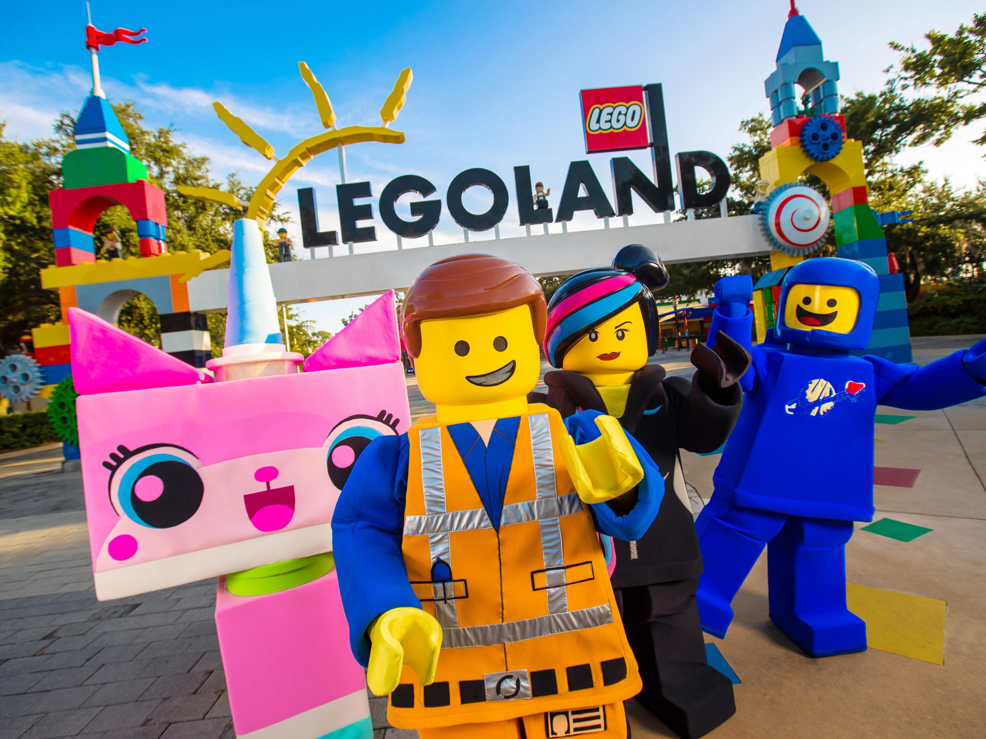 Celebrate the season at Holidays at LEGOLAND California, running through January 4. Enjoy festive shows, holiday characters, photo spots, treats, and the famous LEGO Christmas tree. Located in Carlsbad near San Diego, it’s one of Southern California’s top family holiday events.
