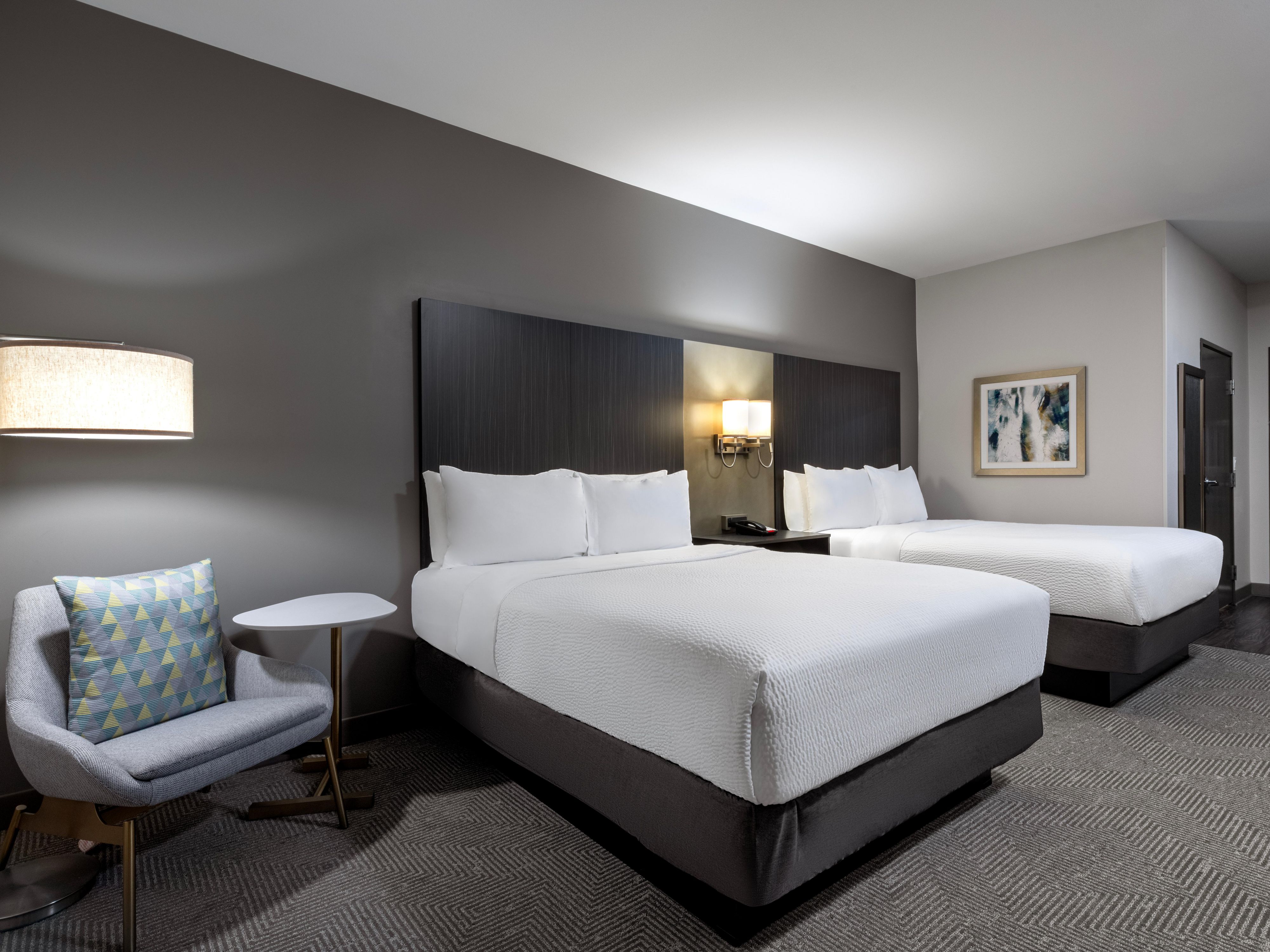 Holiday Inn Carlsbad rooms are designed for relaxation and convenience, featuring plush beds, large bathrooms, a work area, and essential in-room amenities. Guests enjoy complimentary Wi-Fi, air conditioning, bath amenities, hair dryer, and coffee maker included with every stay.