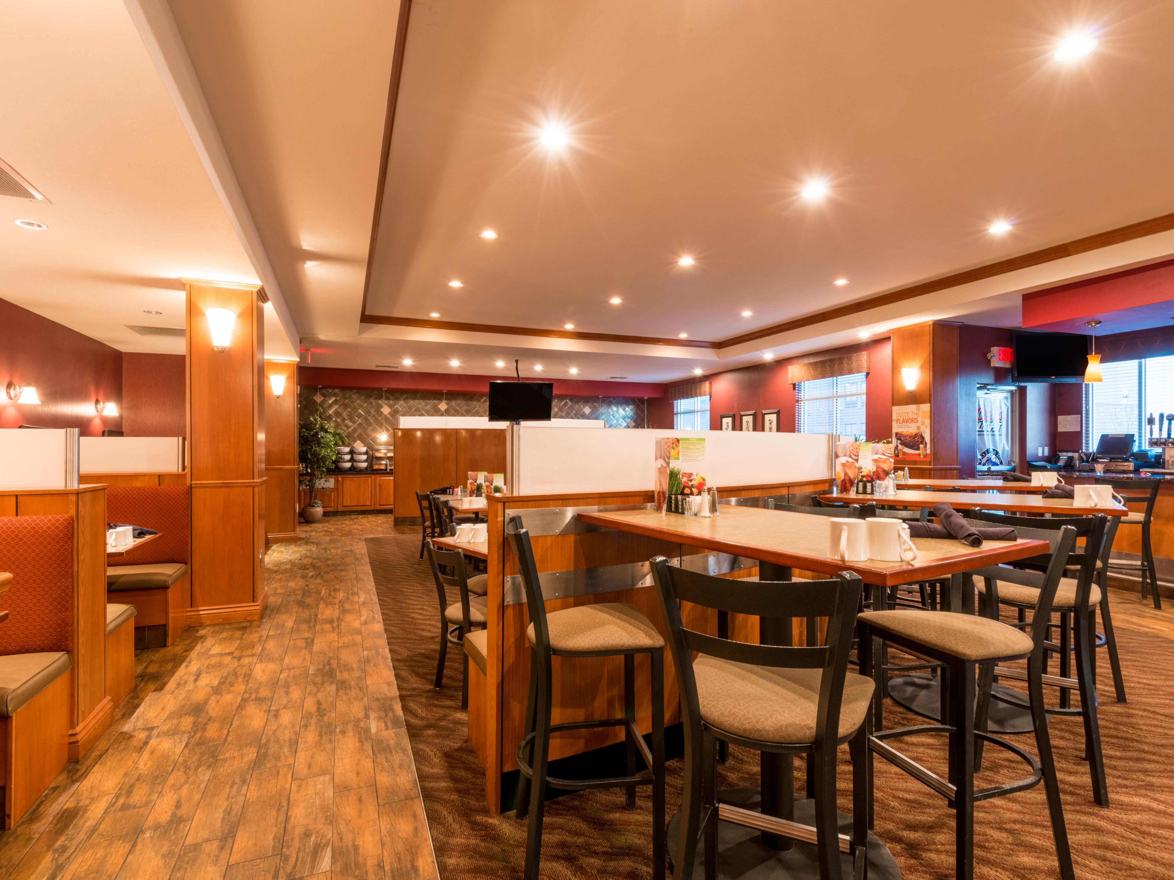 Holiday Inn Casper East Medical Center's Cole Creek Bar and Grill is open daily for Breakfast, Dinner and Drinks. When you stay with us, you can start your day off right with a hot cooked-to-order breakfast or end a long day of travel with a great meal and cold beverage. Excellent location off of I-25 at Hat Six Road.