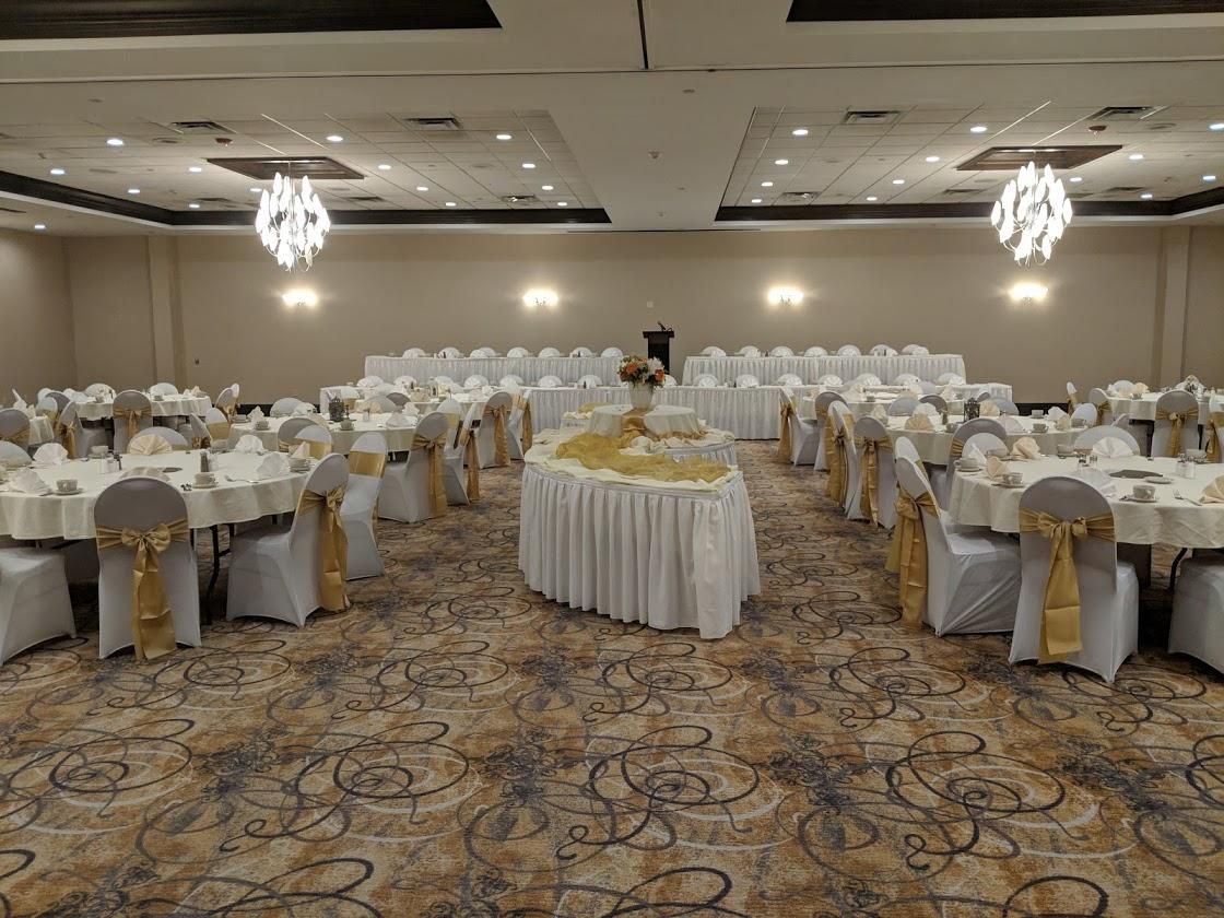 We are so excited for your big day! We are happy to celebrate with you and your family. Our beautiful ballroom will fit up to 300 wedding guests. We can also plan your wedding, rehearsal dinner or brunch. Book now and get a special discount that includes guest rooms for your family and friends.