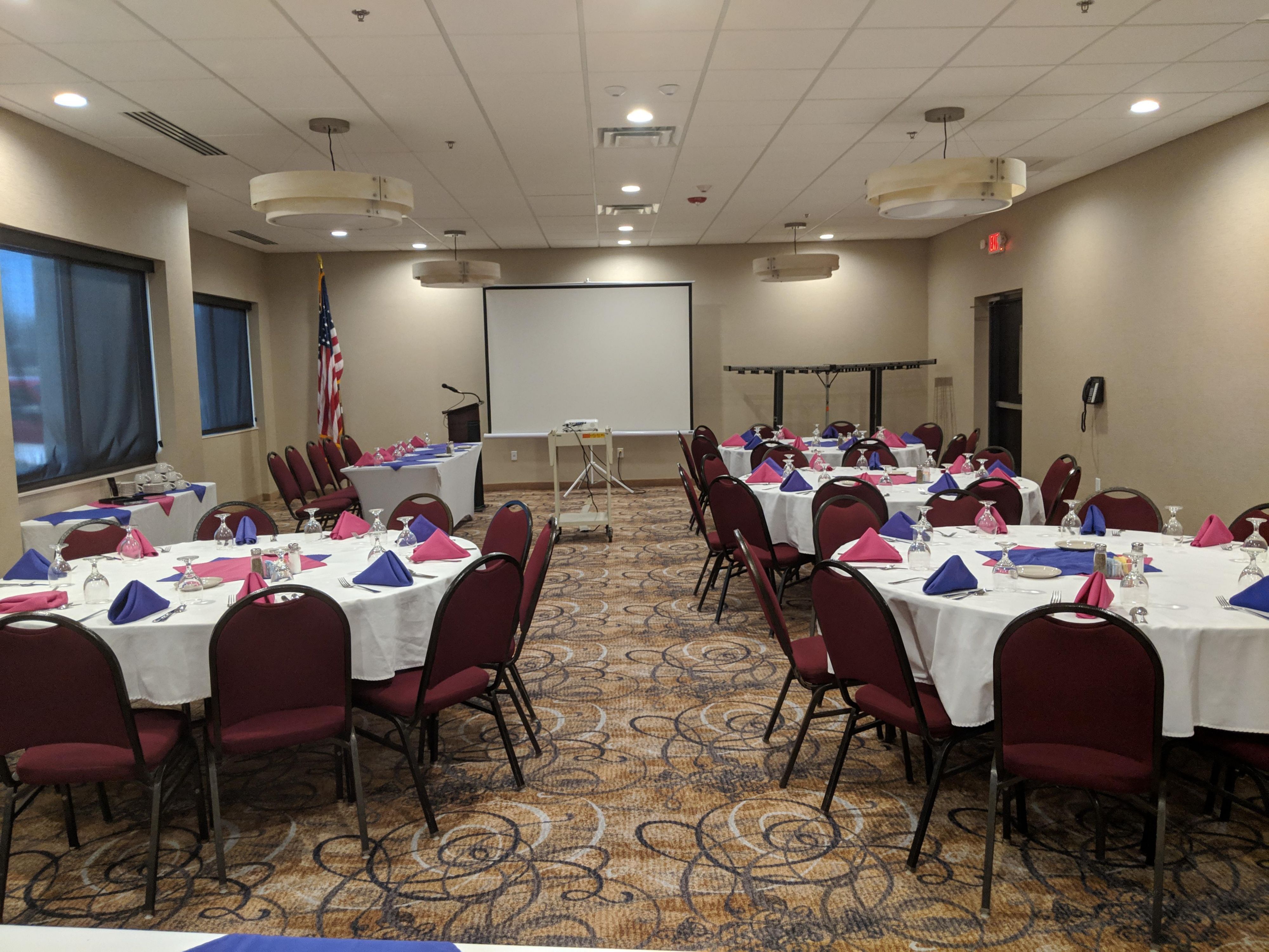 Are you planning your next conference or meeting? The Holiday Inn Champaign has everything you need to make your event a success. With over 12,000 square feet of flexible space and an on-site food and beverage department, we are sure to have what you are looking for. Contact the sales department today to check our pricing and availability.