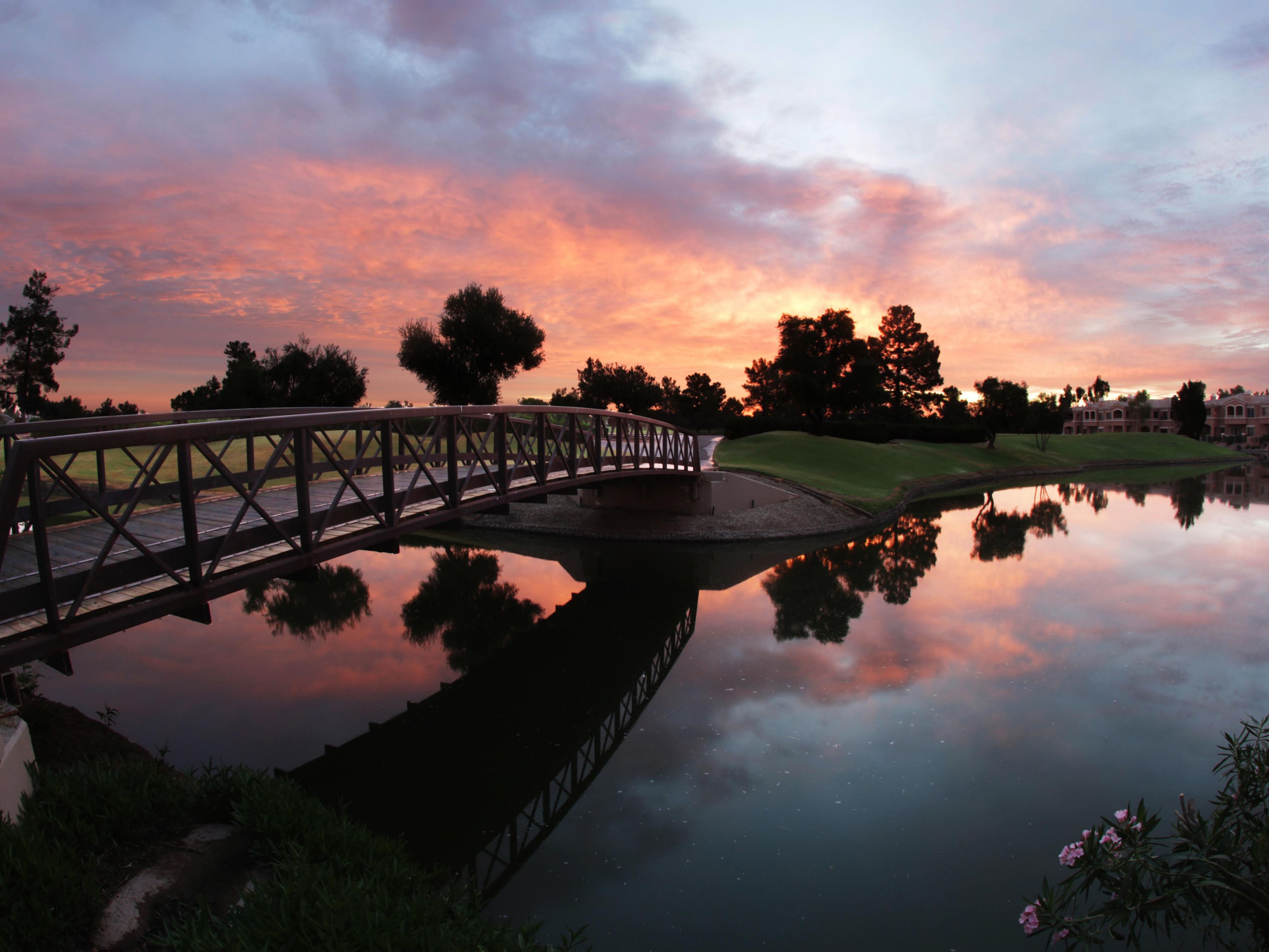 Comfortable guestrooms, on-site dining, and a heated outdoor pool to greet you after a day of discovering Chandler and attractions nearby.  Shop Chandler Fashion Center & Phoenix’s Premium Outlet Mall.  Enjoy a round of golf at nearby Ocotillo Golf Course, chance your luck at the Wild Horse Pass Casino, or simply relax next door at the Village Spa.
