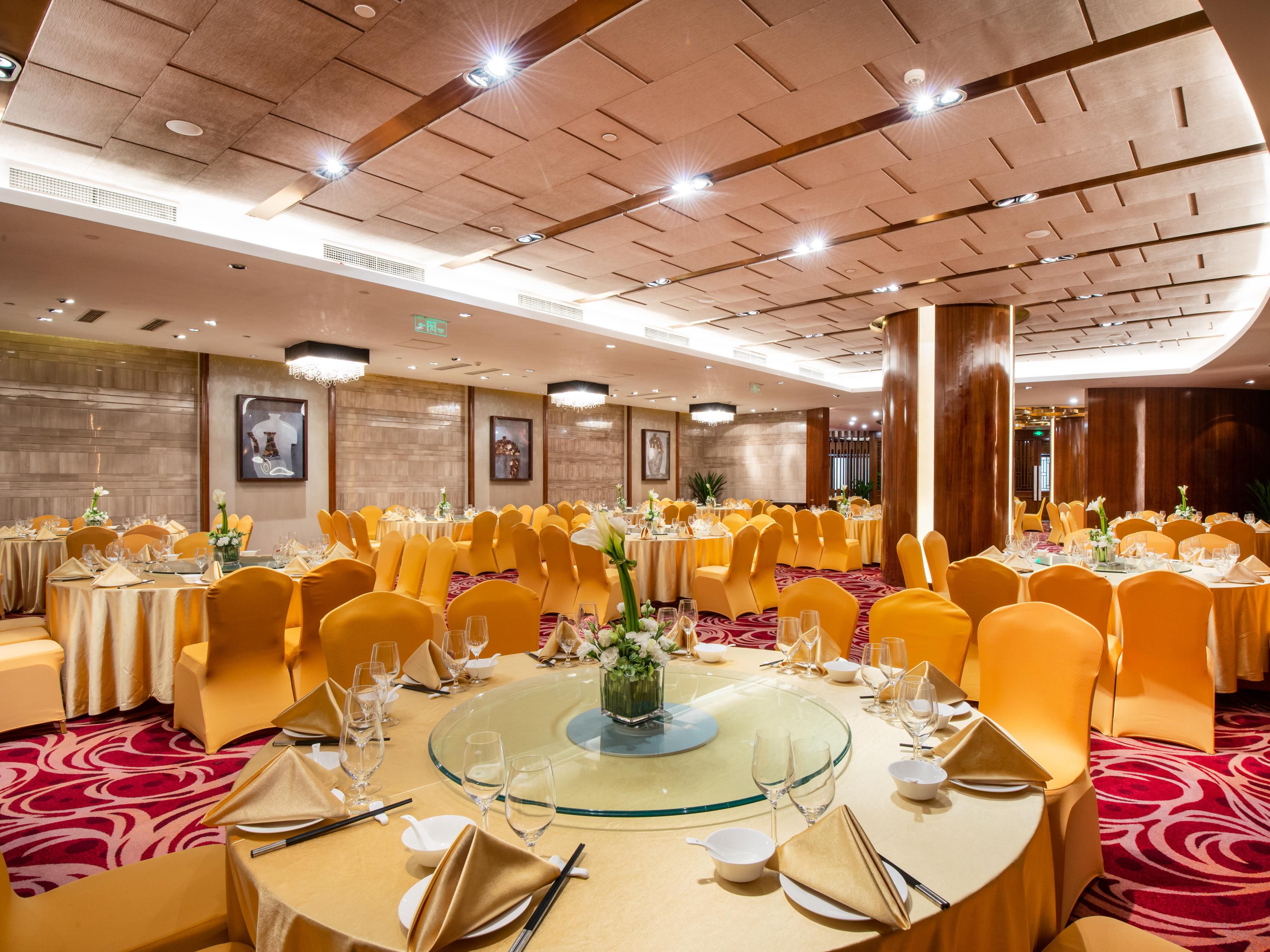 Wo Fu Chinese restaurant service classic Sichuan Cuisine and authentic Canton specialties, daily snacks and Din Sum prepared by our famous master chef. 11 delicate designed private dining rooms are available for a more intimate dining experience.