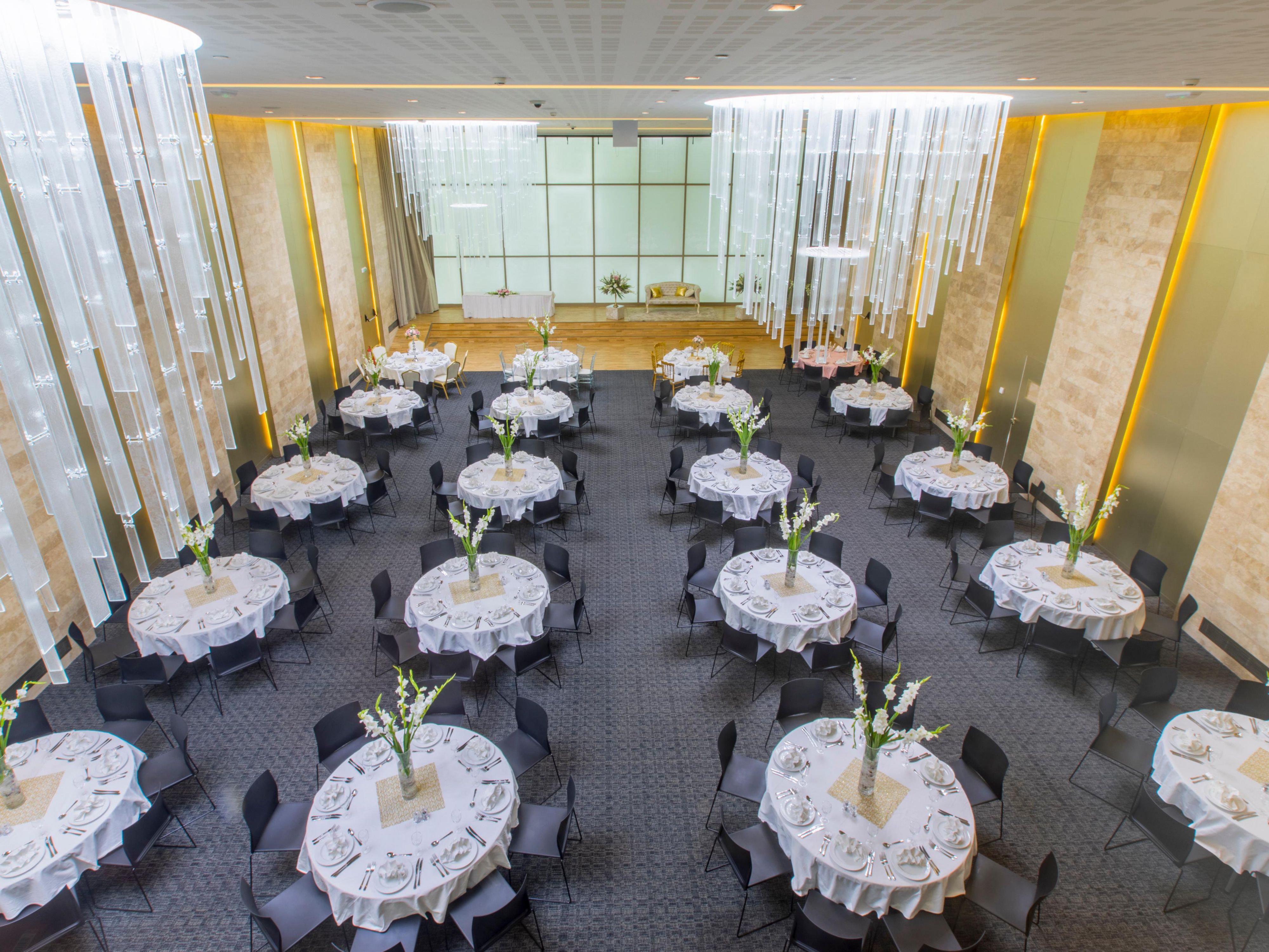 Well equipped to suit all your requirements, our 5 meeting rooms are perfect for your next meeting, events or get-together. Leave the planning to us and our meeting expert will take care of everything! Be it a professional or personal event like Wedding, Graduation parties, we can customise it all for you.