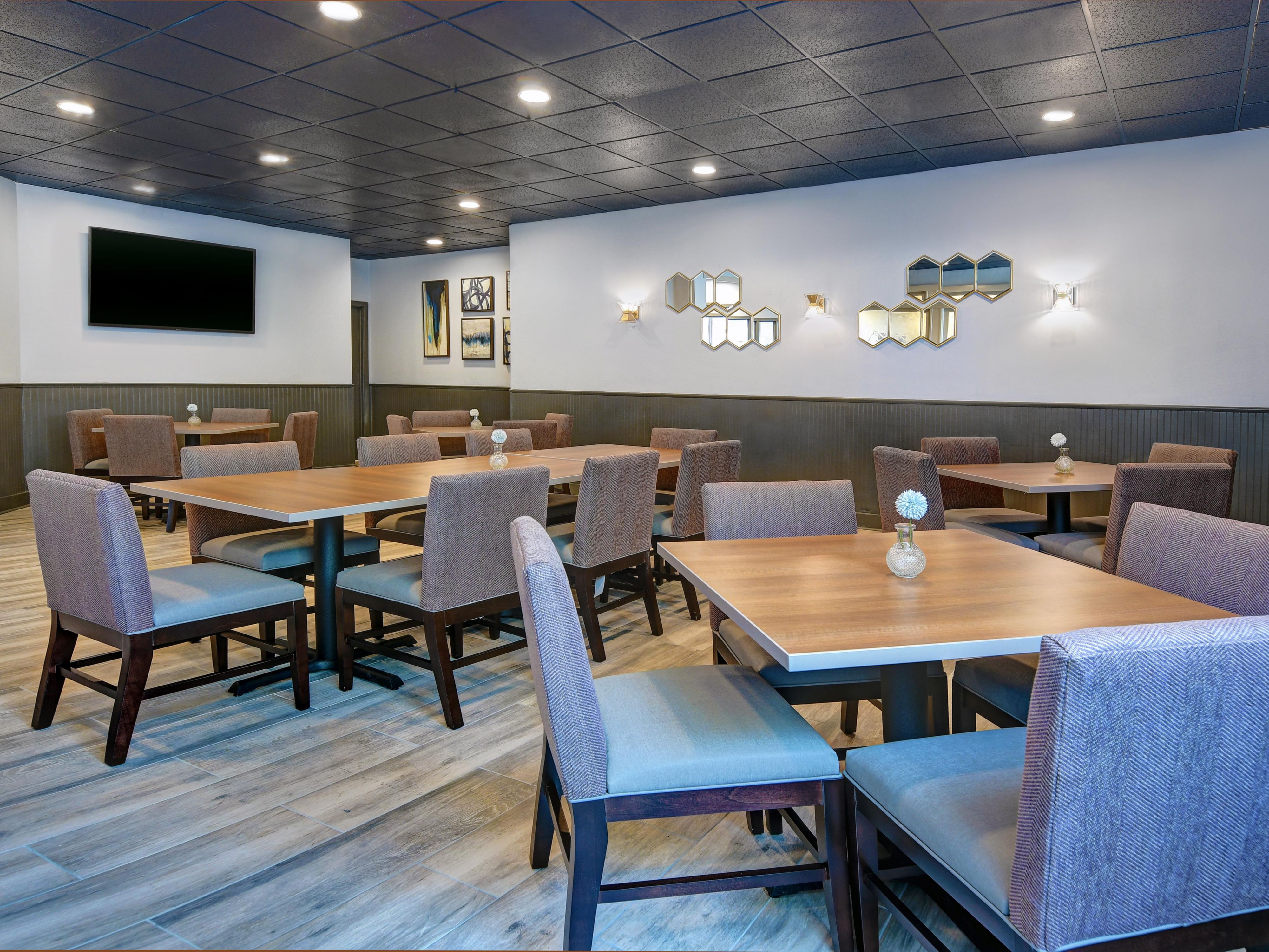 Serving breakfast, happy hour, and dinner, Infused Restaurant & Bar brings global flair to American tapas and classic entrees. Enjoy cocktail specials and live music on weekdays. Whether you dine on our outdoor patio or opt for inside, we infuse your stay with delicious meals. Plus, kids under 12 eat free with an adult entrée purchased at Infused!