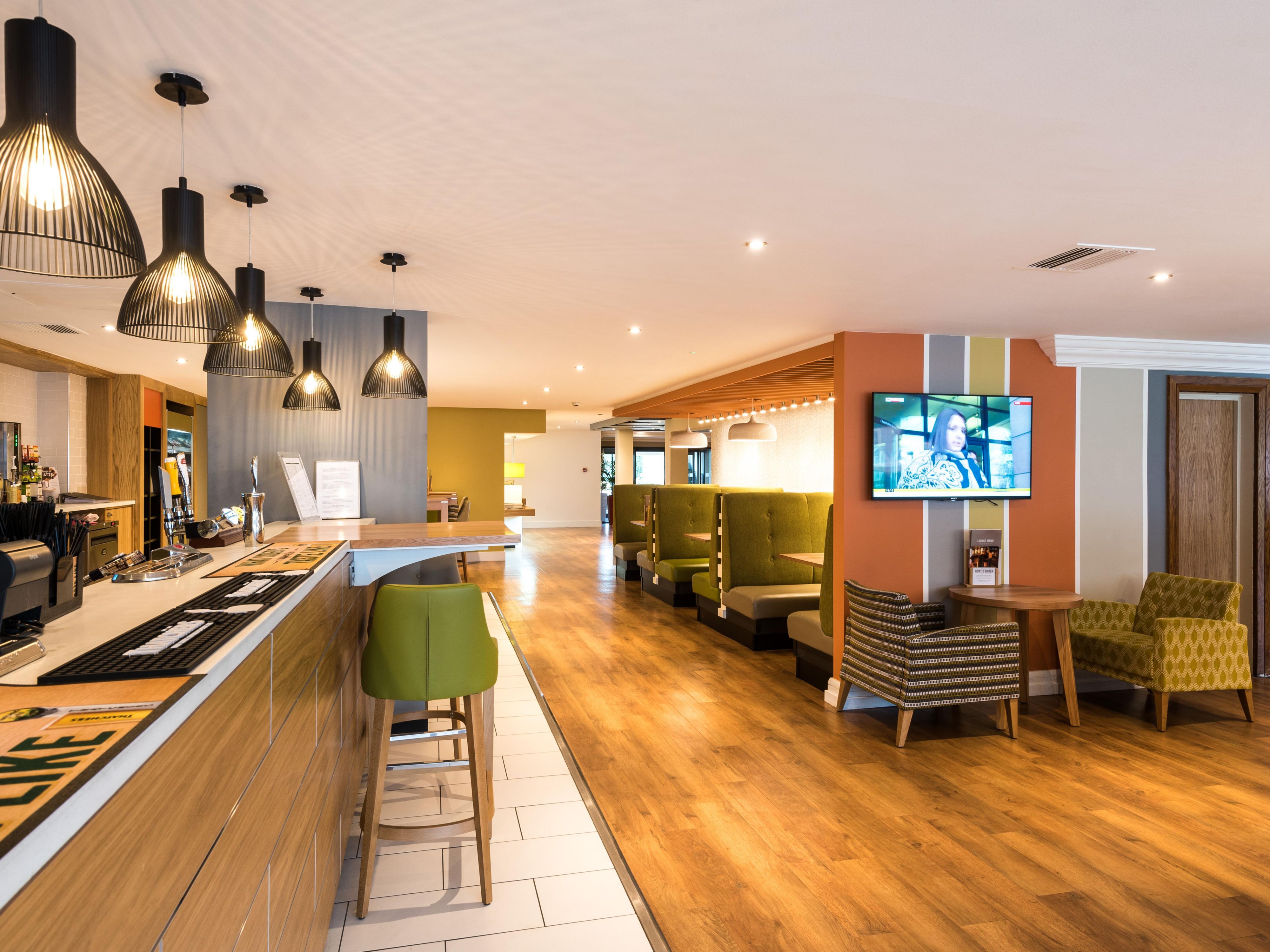 Our hotel has a range of food and drink options for our guests to enjoy. Our lounge and bar areas are open throughout the day and offer a relaxing place to grab a drink, a hearty meal or a light bite. 