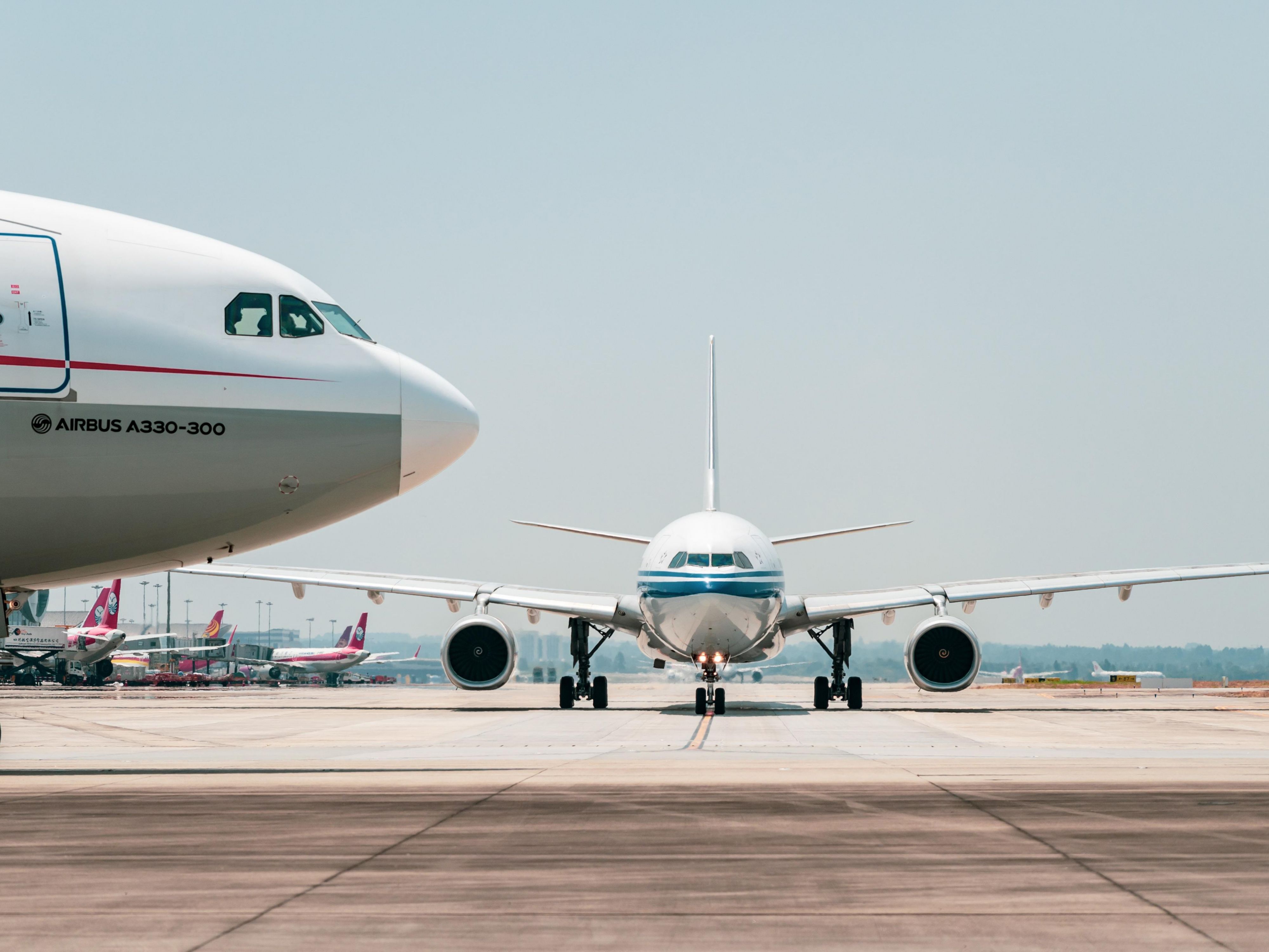 The hotel has a convenient location, about 8 kilometers from Chongqing Jiangbei International Airport , and 20 kilometers from Chongqing North Railway Station.The hotel is about 3.4 kilometers away from Chongqing Joy City, Longhu Sky Street and other business districts, which can satisfy all shopping and leisure needs.