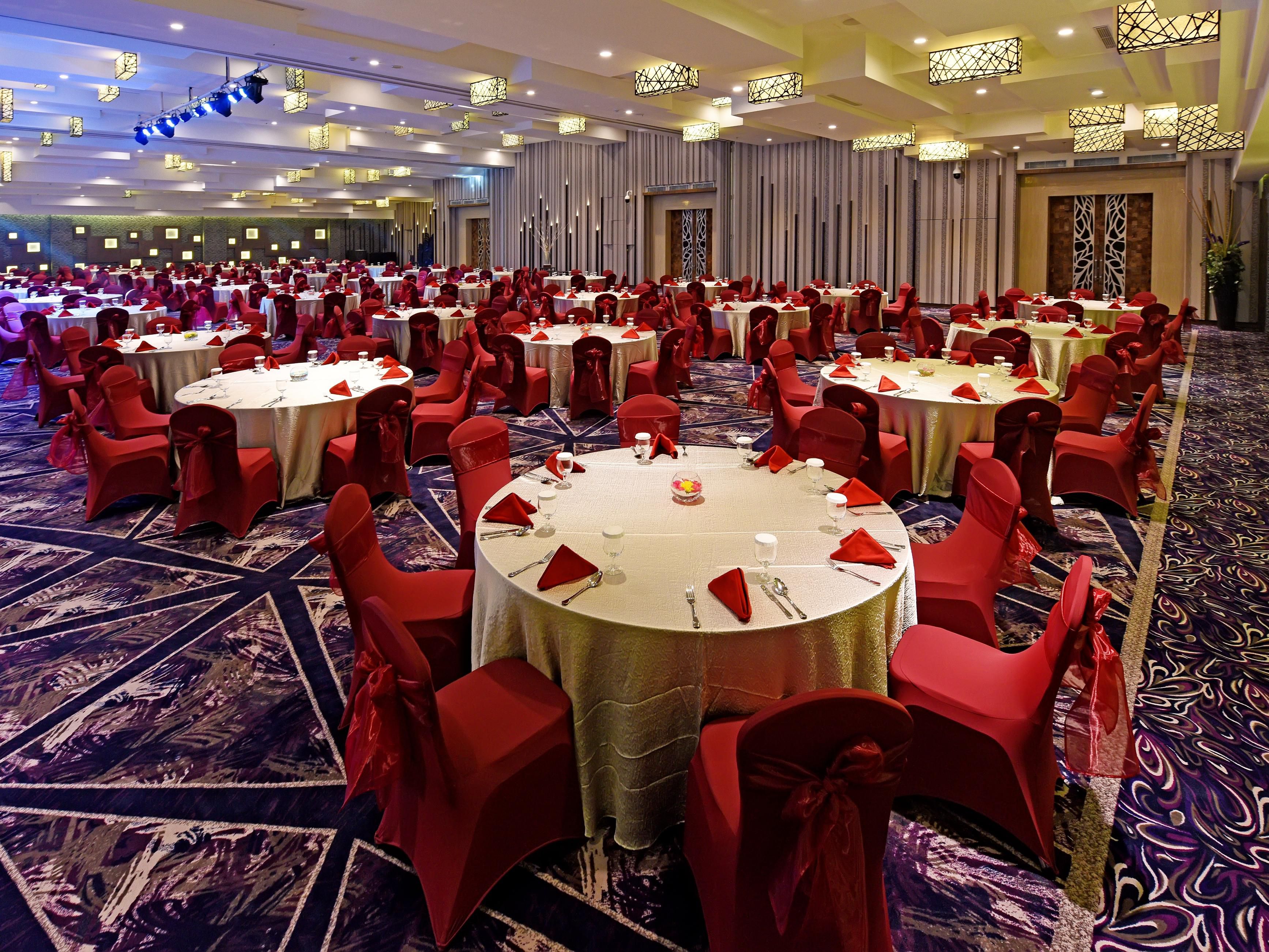 您的会议和活动应该总是完美而令人难忘。这就是为什么假日酒店Cikarang Jababeka是正确的选择。作为Cikarang最大的酒店宴会厅，派拉蒙宴会厅最多可容纳1500名参与者，并配备了先进的现代技术。