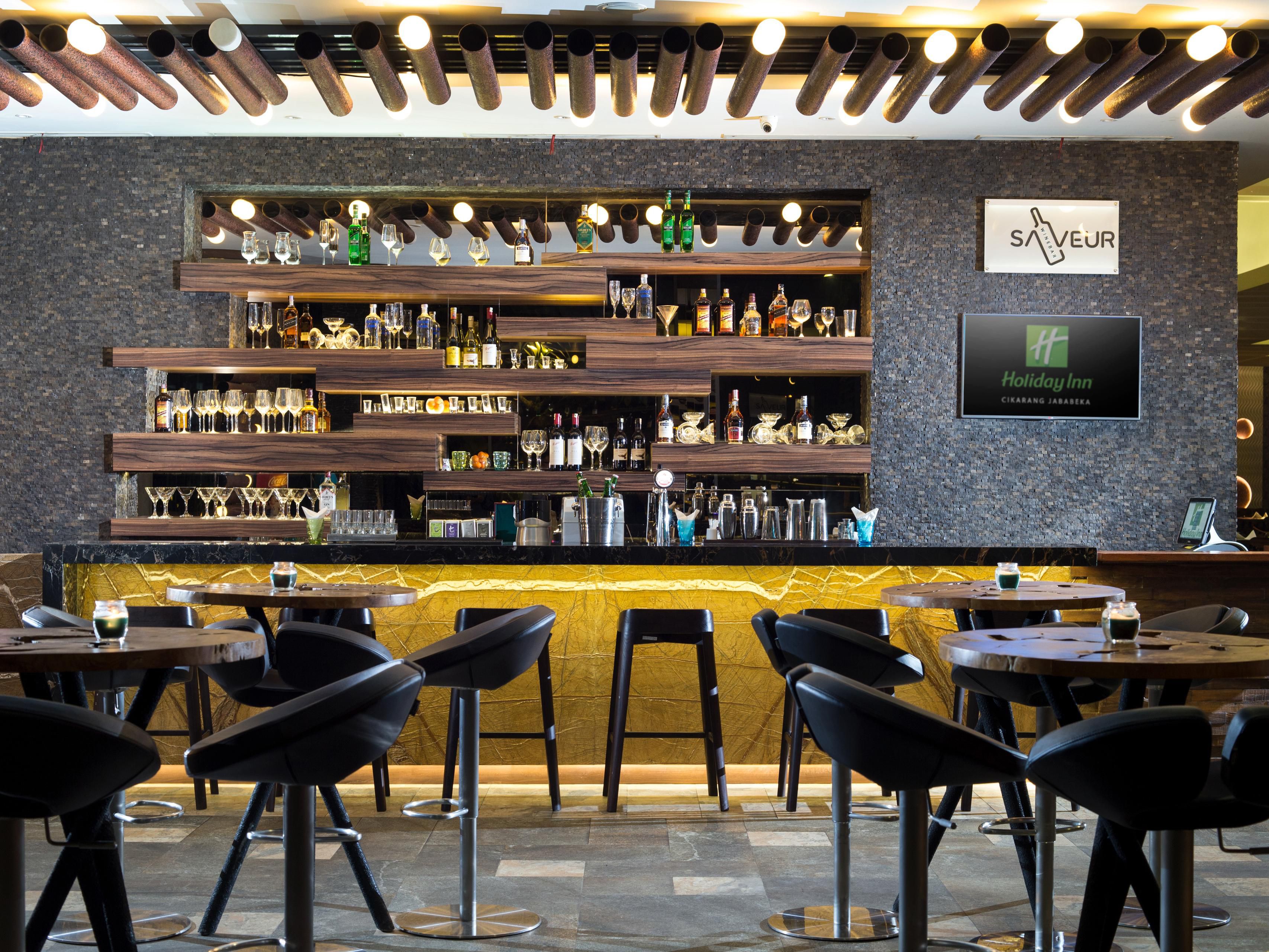 Saveur Wine Bar-在Saveur Wine Bar工作了一整天后，可以放松身心。我们的调酒师会为您量身打造一流的饮品。