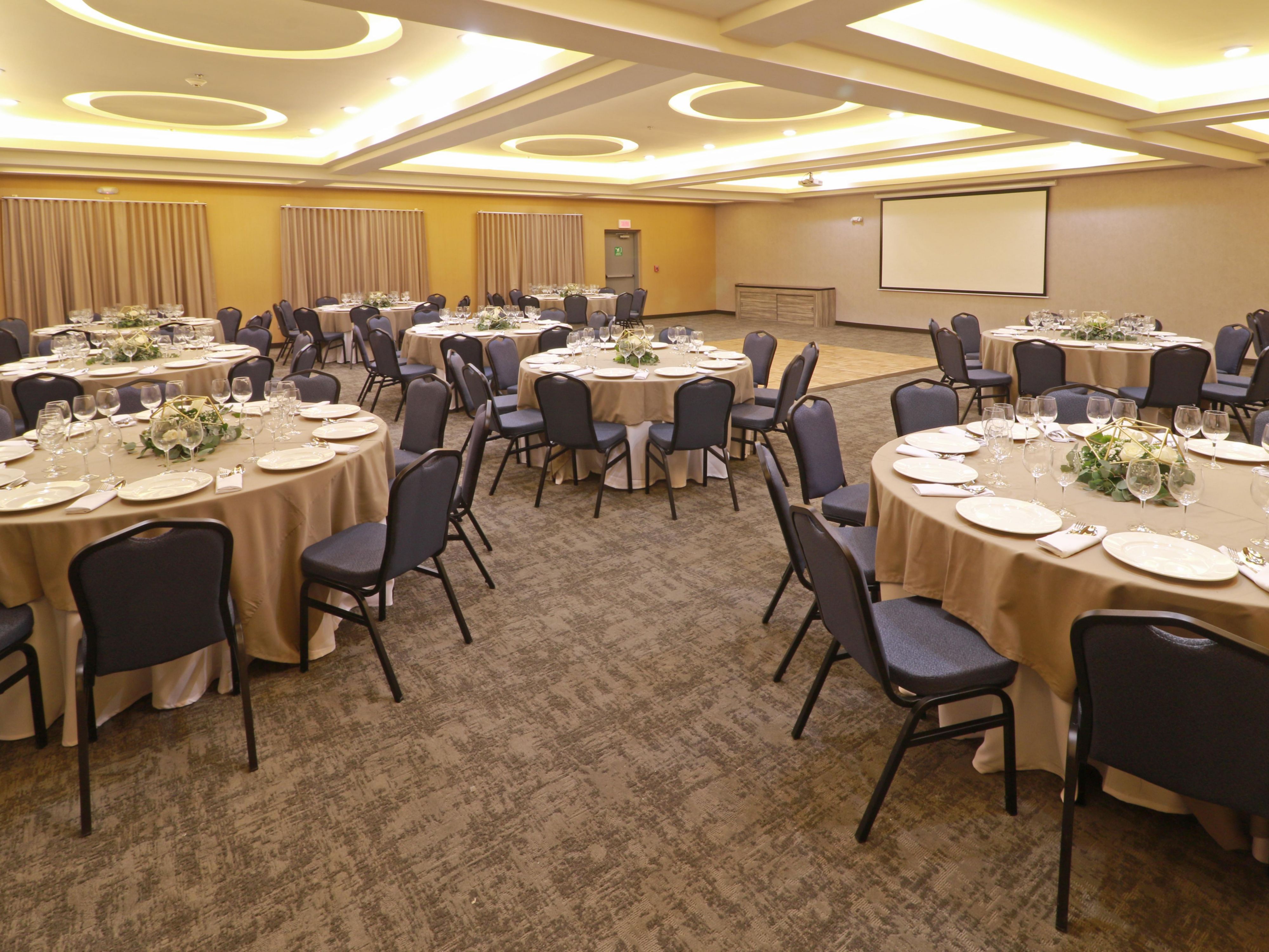 Our property has five meeting rooms with the necessary equipment to carry out your next event, in addition, with the support of our restaurant we can offer delicious food and beverages options for your guests, visit us or contact our events department for more information about the packages that you can reserve.