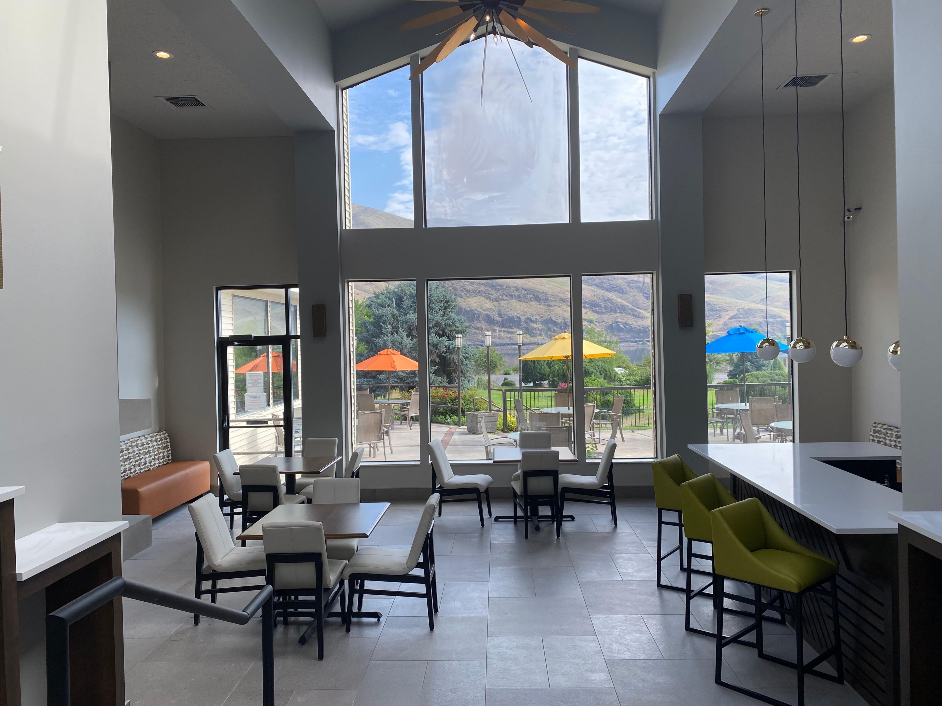 Indulge your taste buds at Quay, our American eatery where culinary delights meet breathtaking river views. Enjoy a menu featuring locally sourced ingredients. Whether you're looking for a casual meal or a place to unwind with a local beer or wine, our restaurant and lounge promise a dining experience as memorable as it is delicious.