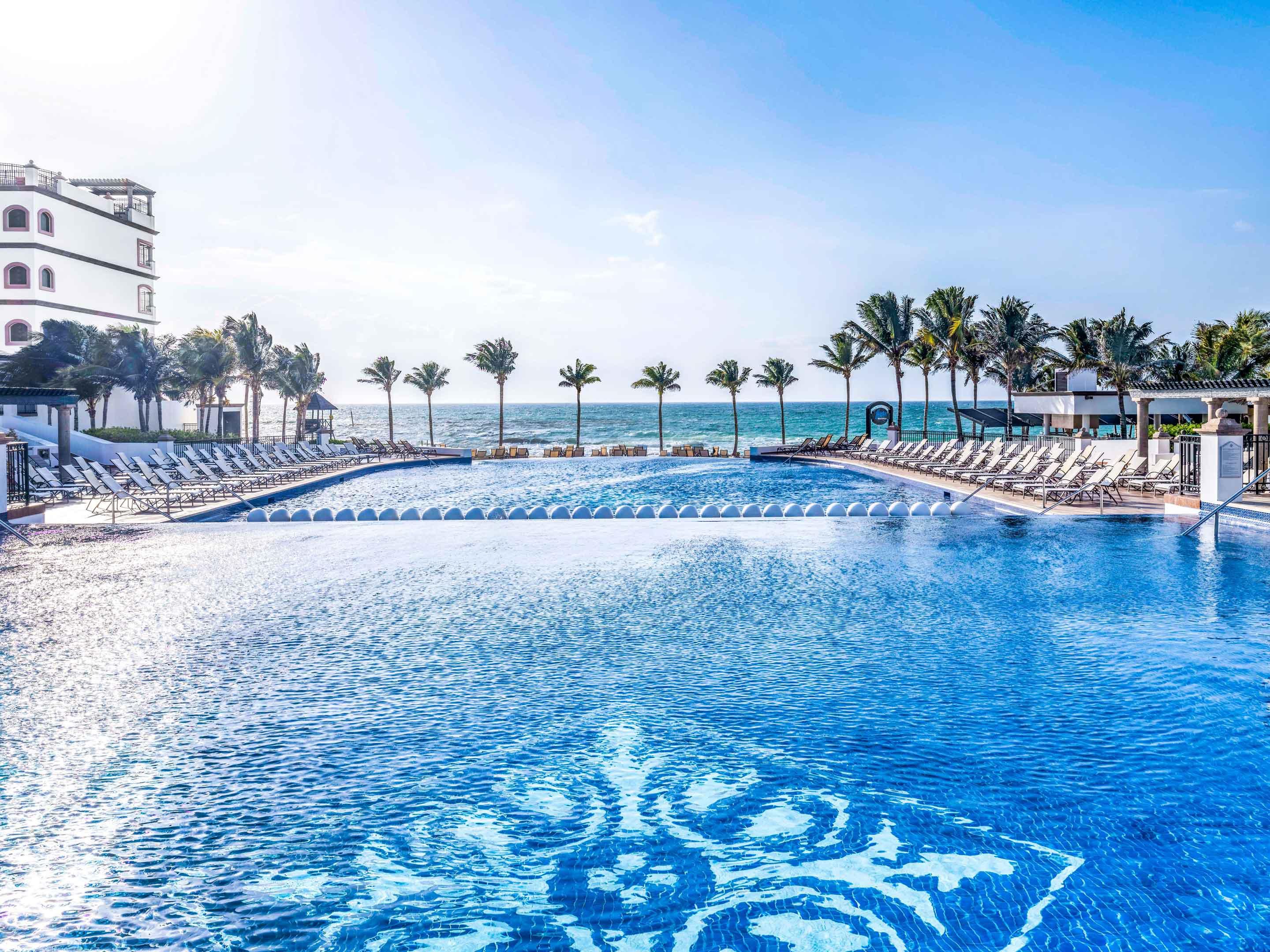 Boutique Hotel in Puerto Morelos | Holiday Inn Club Vacations Grand ...
