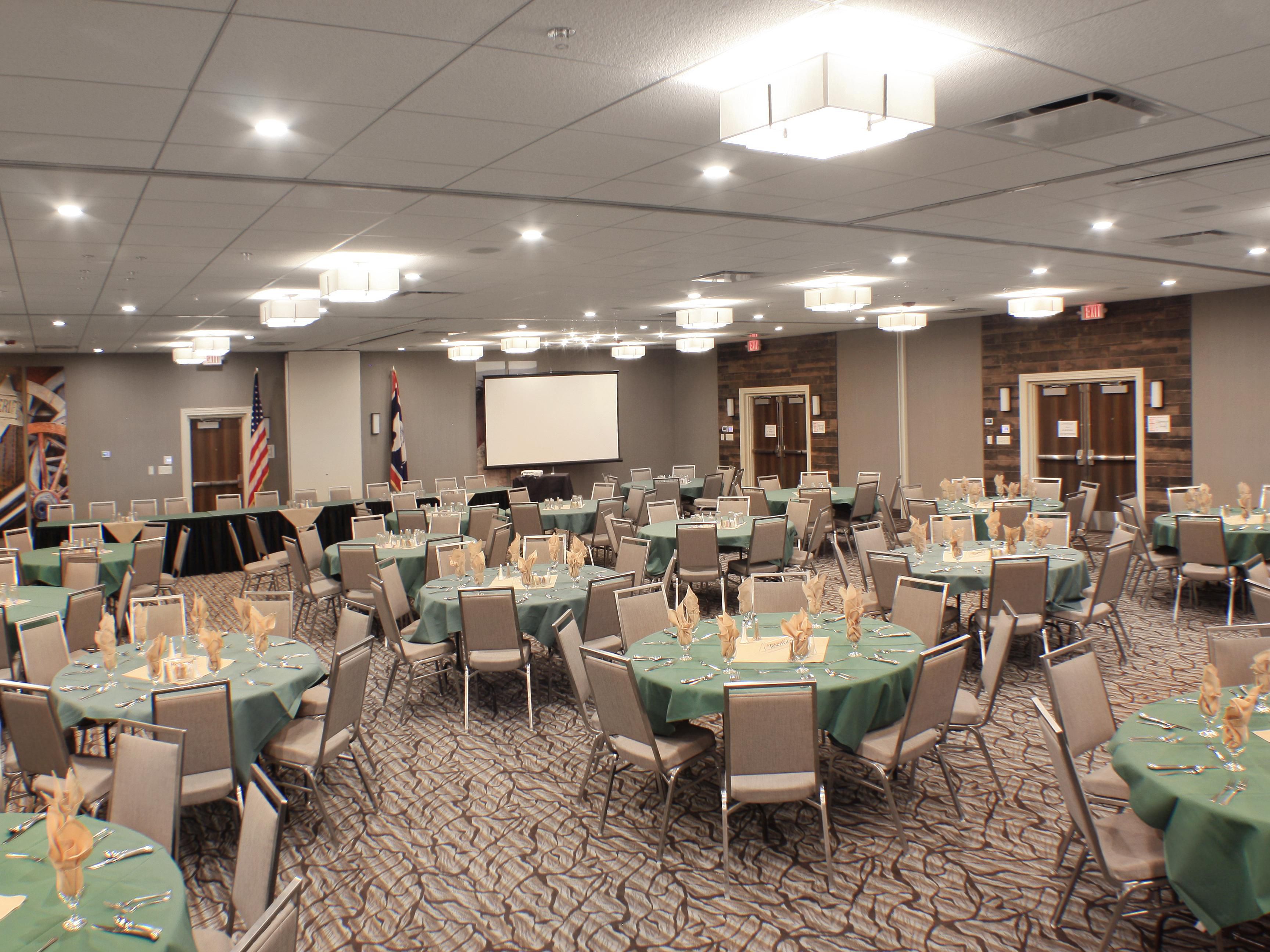 Boasting 10,000 square feet of convention and meeting space and 186 rooms and suites, the resort can accommodate large and small groups, with additional off-site facilities available for larger meetings and theater presentations. In addition to arrangements for spouse and family activities, our meeting planners will see everything from the event.