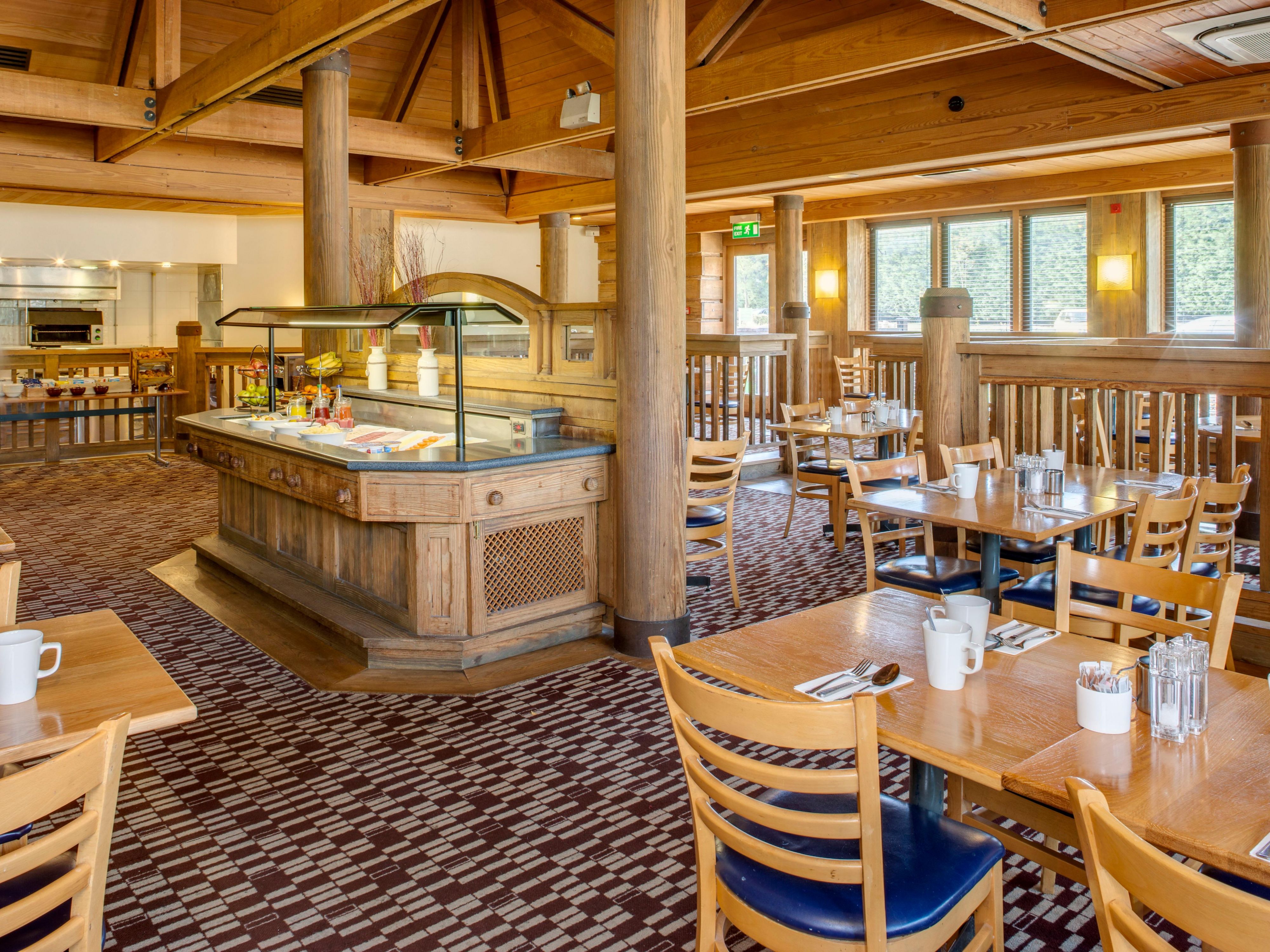 Our hotel has a range of food and drink options for our guests to enjoy. Our lounge and bar areas are open throughout the day and offer a relaxing place to grab a drink, a hearty meal or a light bite. 