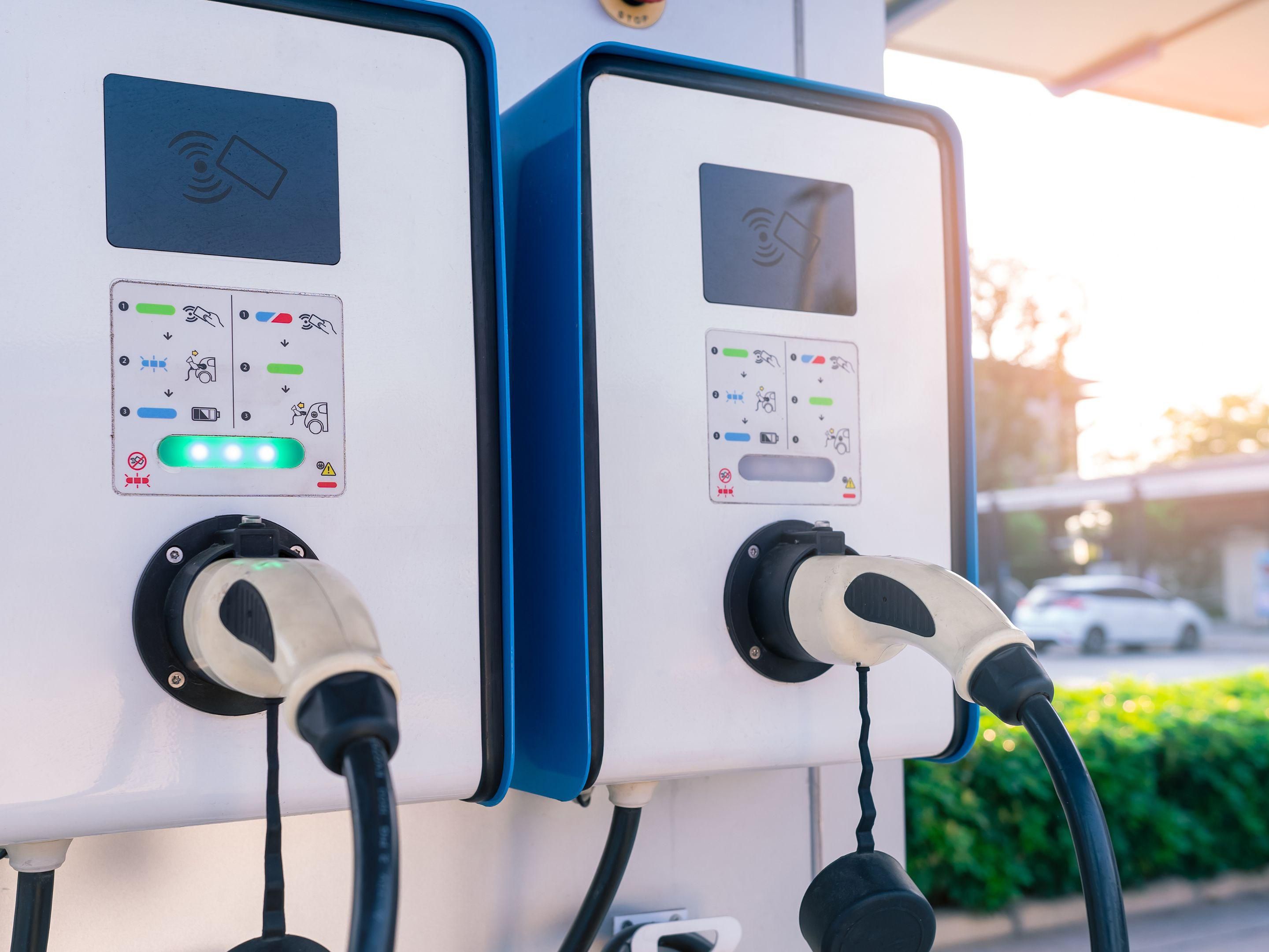 Charge your car with ease at our EV charging pods! While you wait, relax in our Open Lobby serving delicious food & drinks, plus there is free Wi-Fi to catch up on business or socials! We are the perfect spot to recharge both your car and yourself!