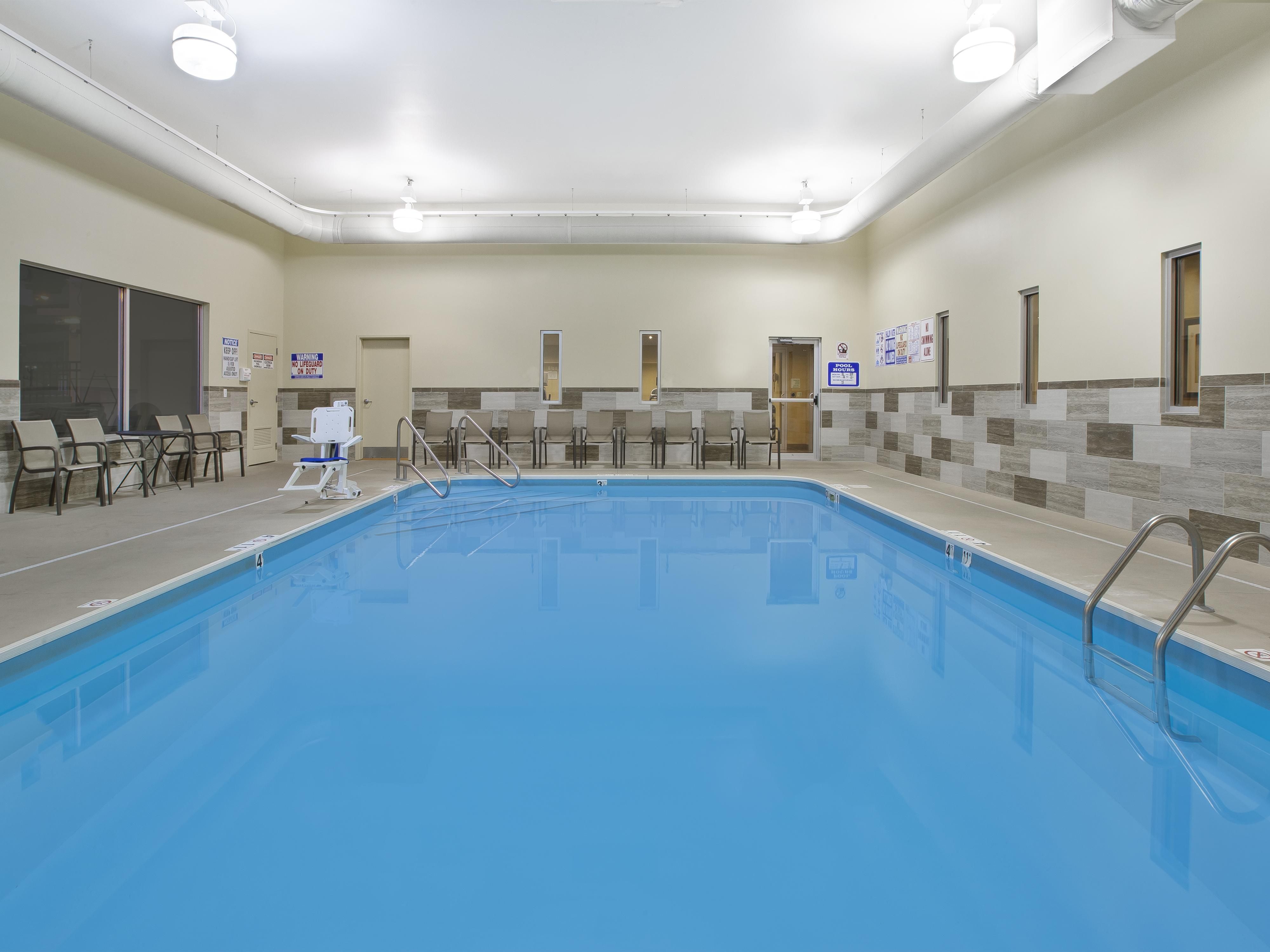Take a dip in our indoor heated pool, open daily from 7:00 AM to 10:00 PM for your year-round enjoyment. Start your day with invigorating laps, make a midday splash, or enjoy a leisurely evening swim. Our pool is the perfect place for recreation and relaxation.