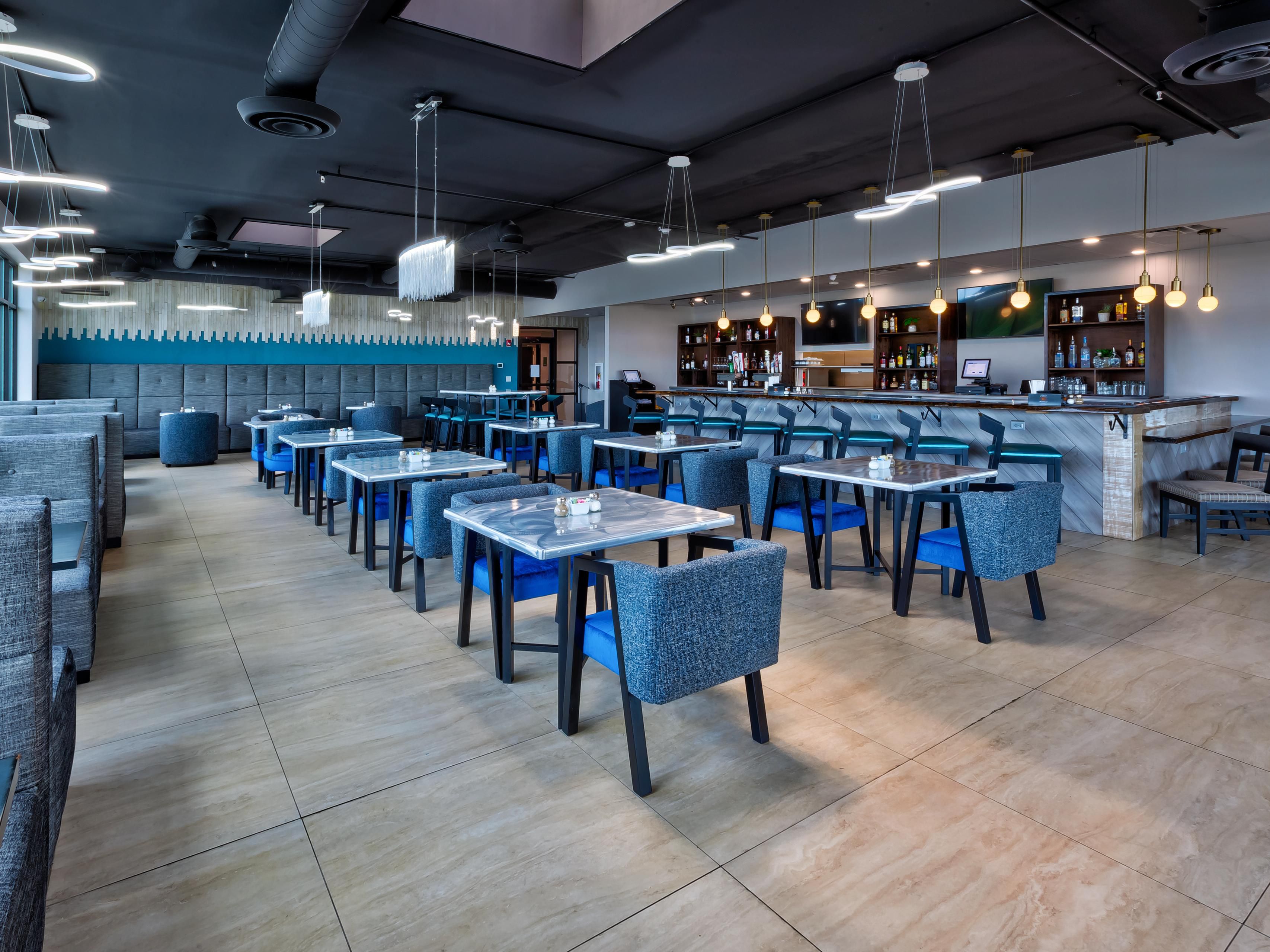 Join us for the best views in town in 1091 Rooftop Restaurant. There is availability to both indoor and outdoor seating. Here you will be able to enjoy breakfast or dinner, as well as an adult beverage at our bar. Check our schedule for upcoming events.