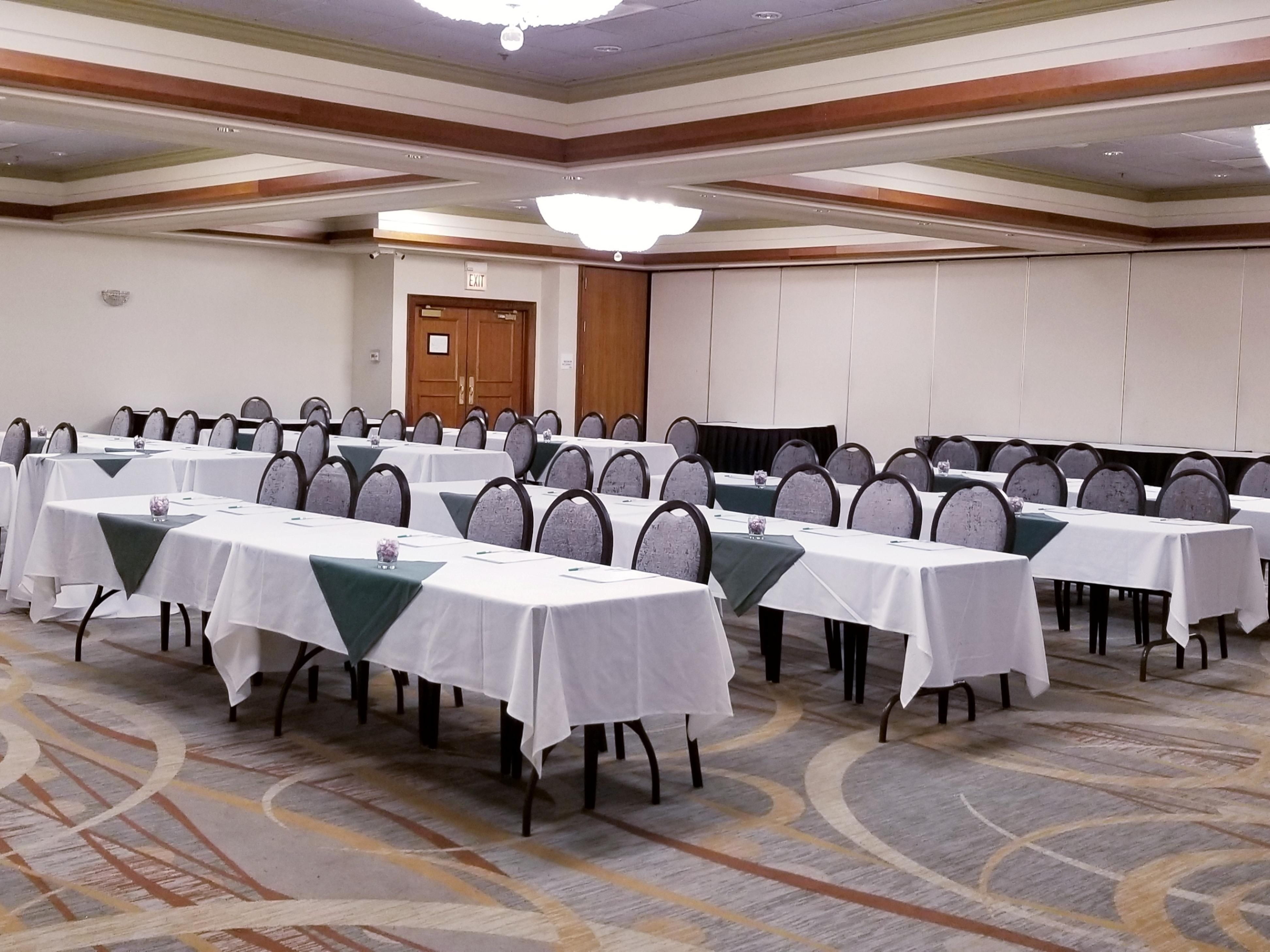 Offering 25,000 sq. ft. of our enhanced meeting and event space, the Holiday Inn Chicago SW-Burr Ridge Conf Ctr hosts small, intimate gatherings to large corporate meetings, trade shows, weddings, and banquets. The success of each event is our top priority! Our experienced staff will be your guide to ensure that all your expectations are met!