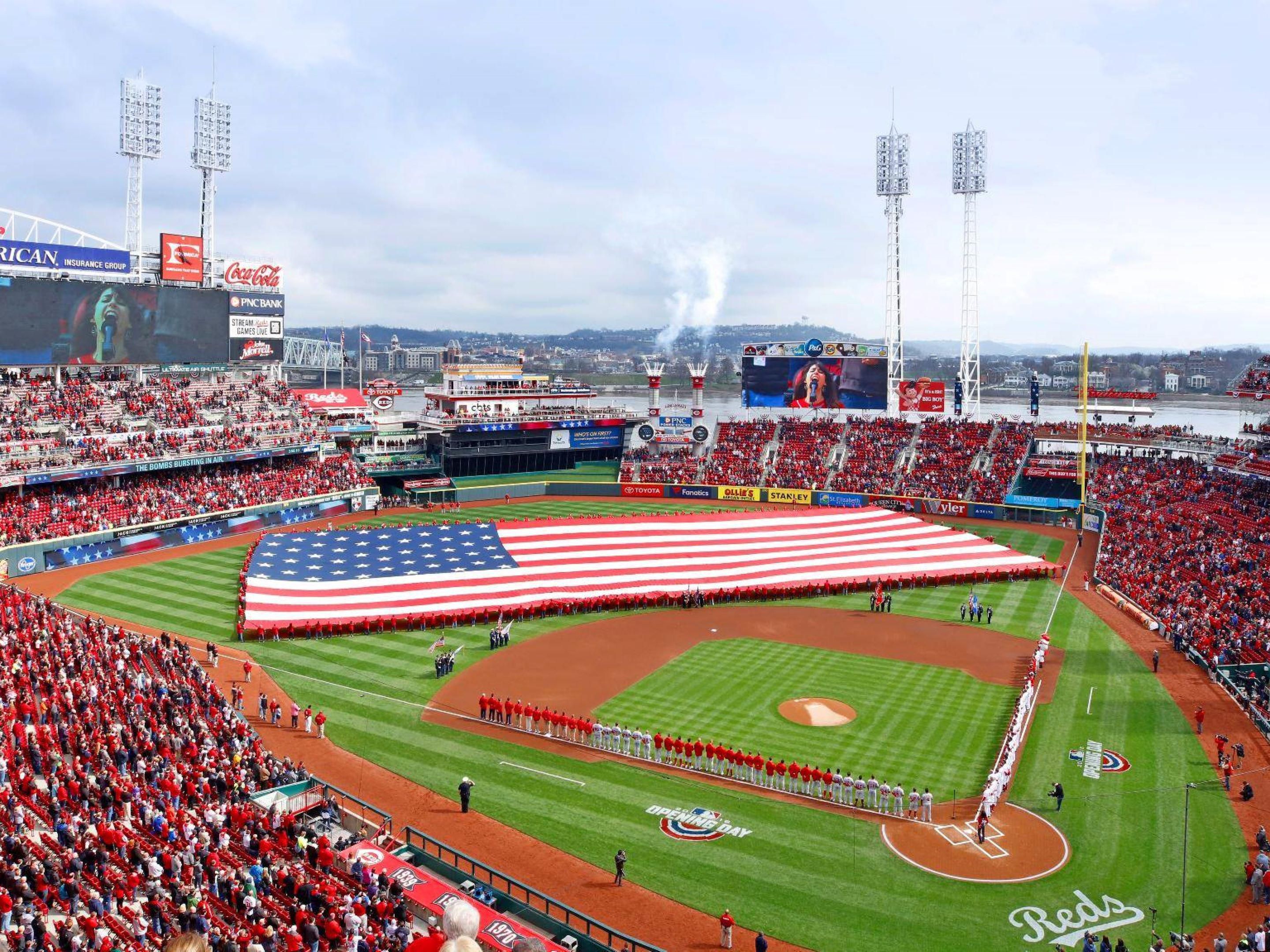 Stay near Cincinnati’s top attractions at Holiday Inn Cincinnati Riverfront! Minutes from Paycor Stadium, Great American Ball Park, and Heritage Bank Center, enjoy easy access to sports, concerts, and nightlife. Explore The Banks, Newport Aquarium, and Riverbend Music Center for a memorable stay close to the city's best entertainment!