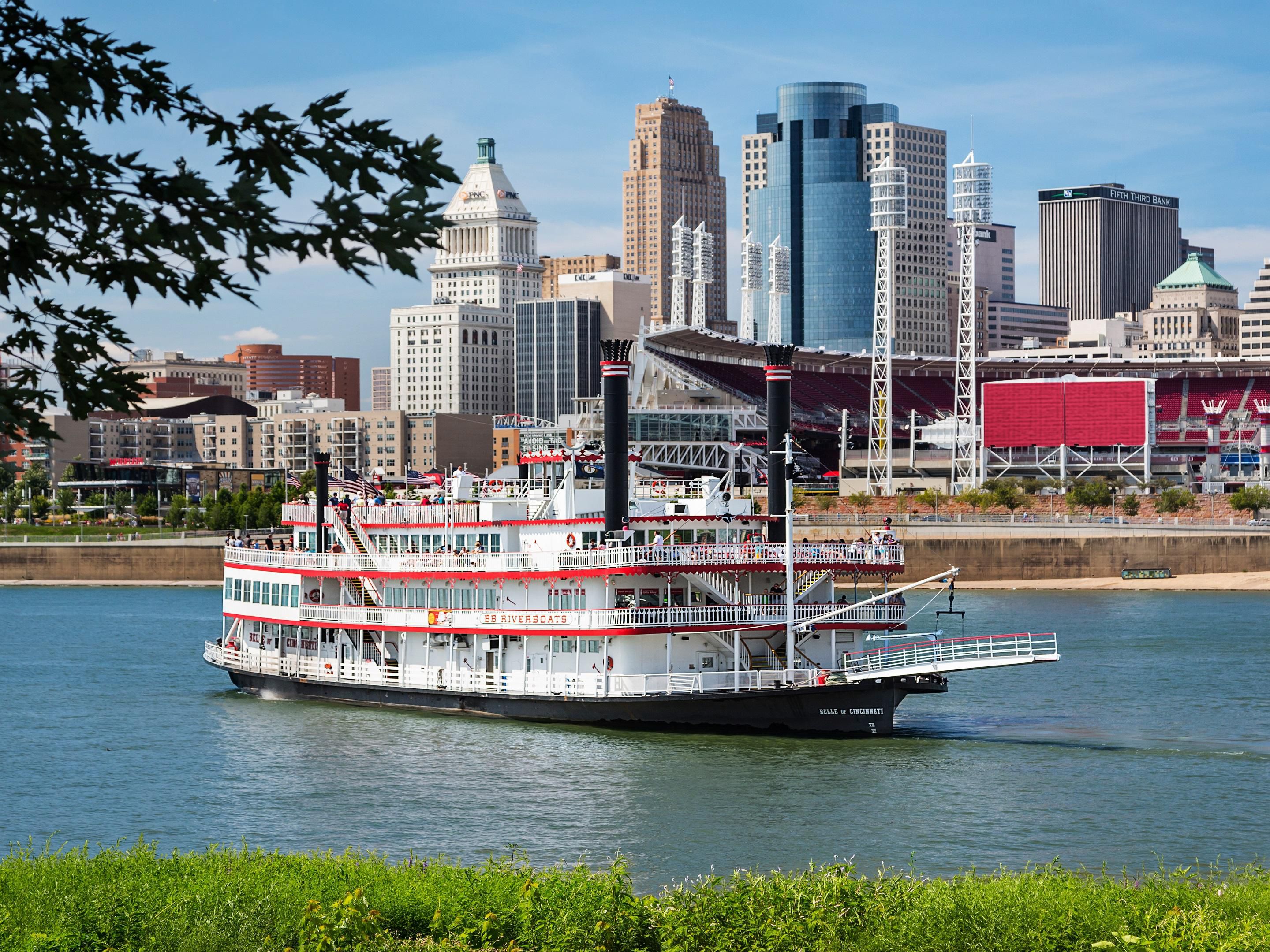 Across the Ohio River from downtown Cincinnati, our hotel offers easy access to exciting attractions like Great American Ballpark, Paycor Stadium, Newport on the Levee, and Ark Encounter. Whether you’re visiting on a business trip, family vacation, sports tournament, or relaxing getaway, our hotel places the best of the city at your fingertips.
