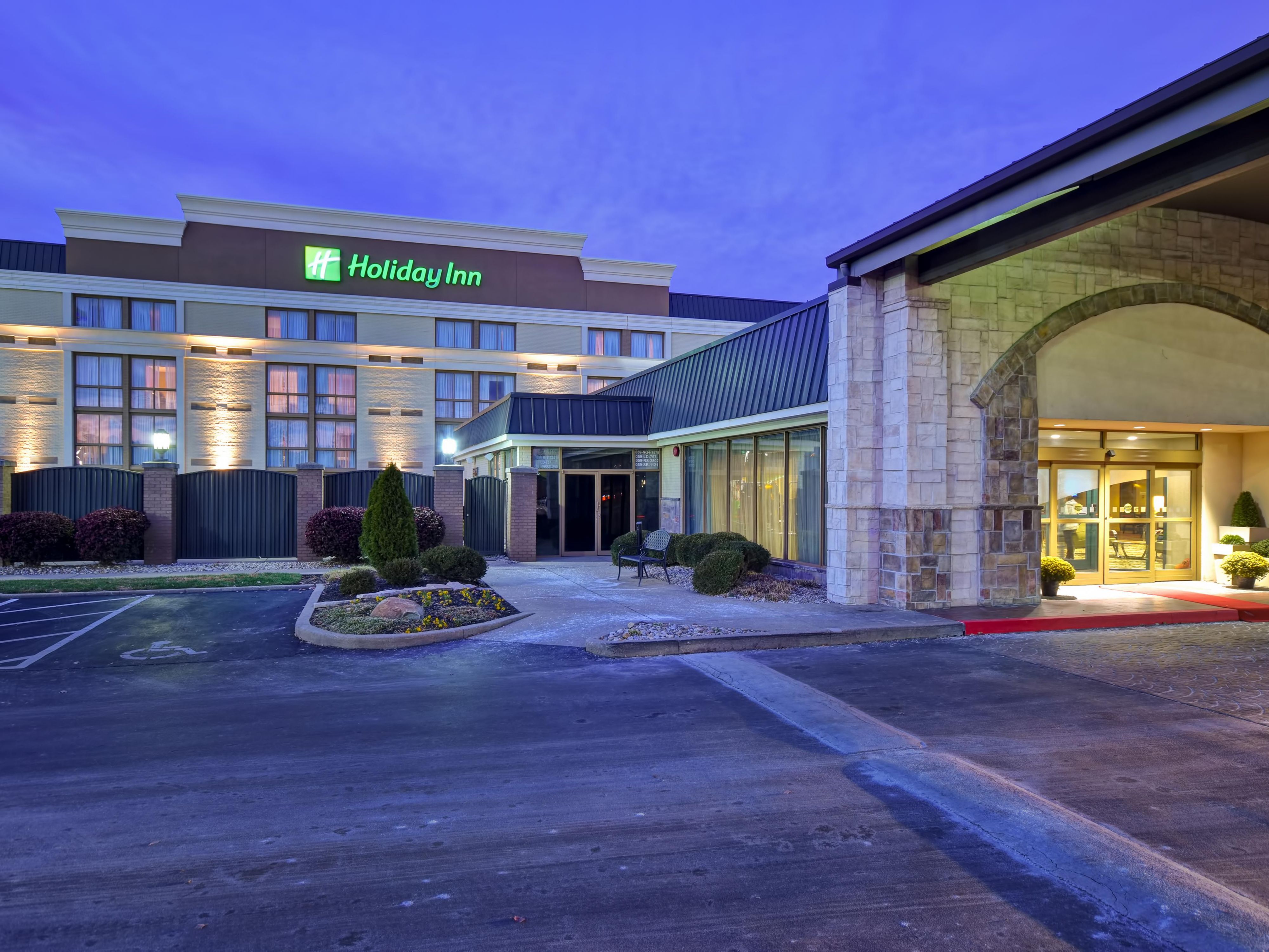Enjoy a comfortable stay at Holiday Inn Cincinnati - Riverfront.