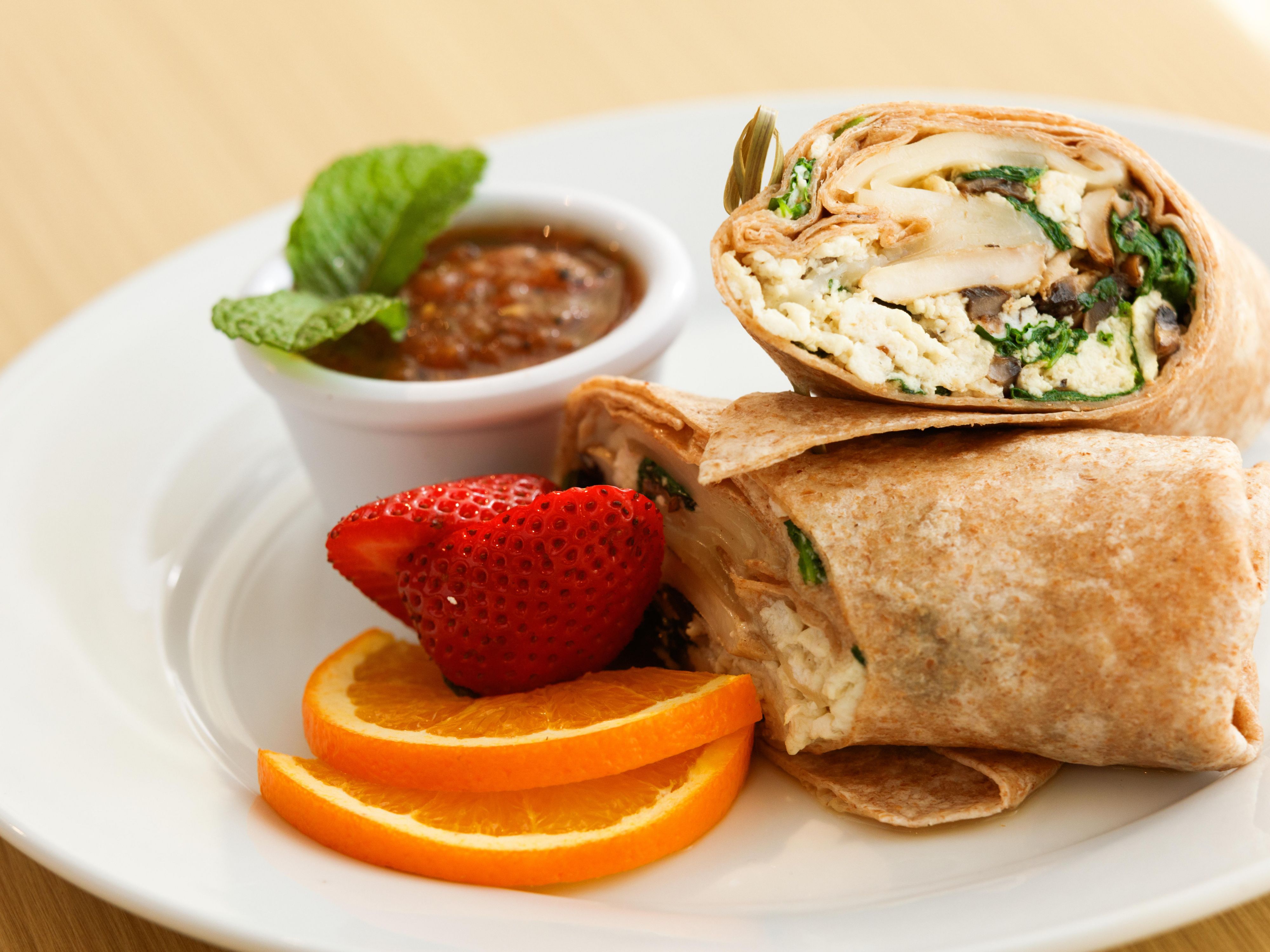 Savor delicious American pub fare at Crescent Bar and Restaurant, attached to the lobby. From mouthwatering sliders and flatbread pizzas to savory sandwiches, salads, and desserts, we offer an array of options. Join us for a hearty meal or a light bite paired with beer, wine or specialty cocktails.  