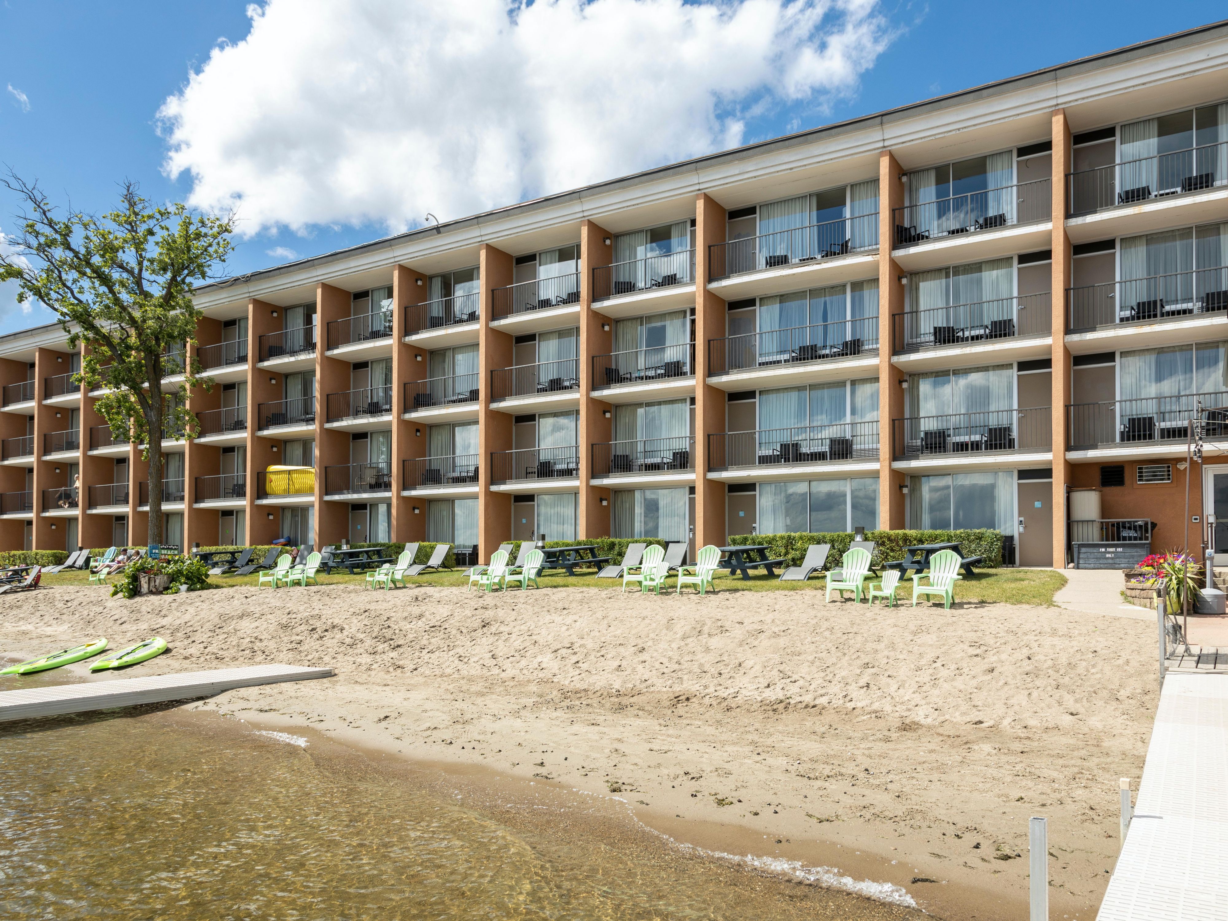 Right on the shores of Big Detroit Lake from indoor dining and catering to event space, room service, and two lakeside restaurants, we offer more than just a place to stay. As the only full-service hotel in Detroit Lakes, we make sure everything you need is right here.