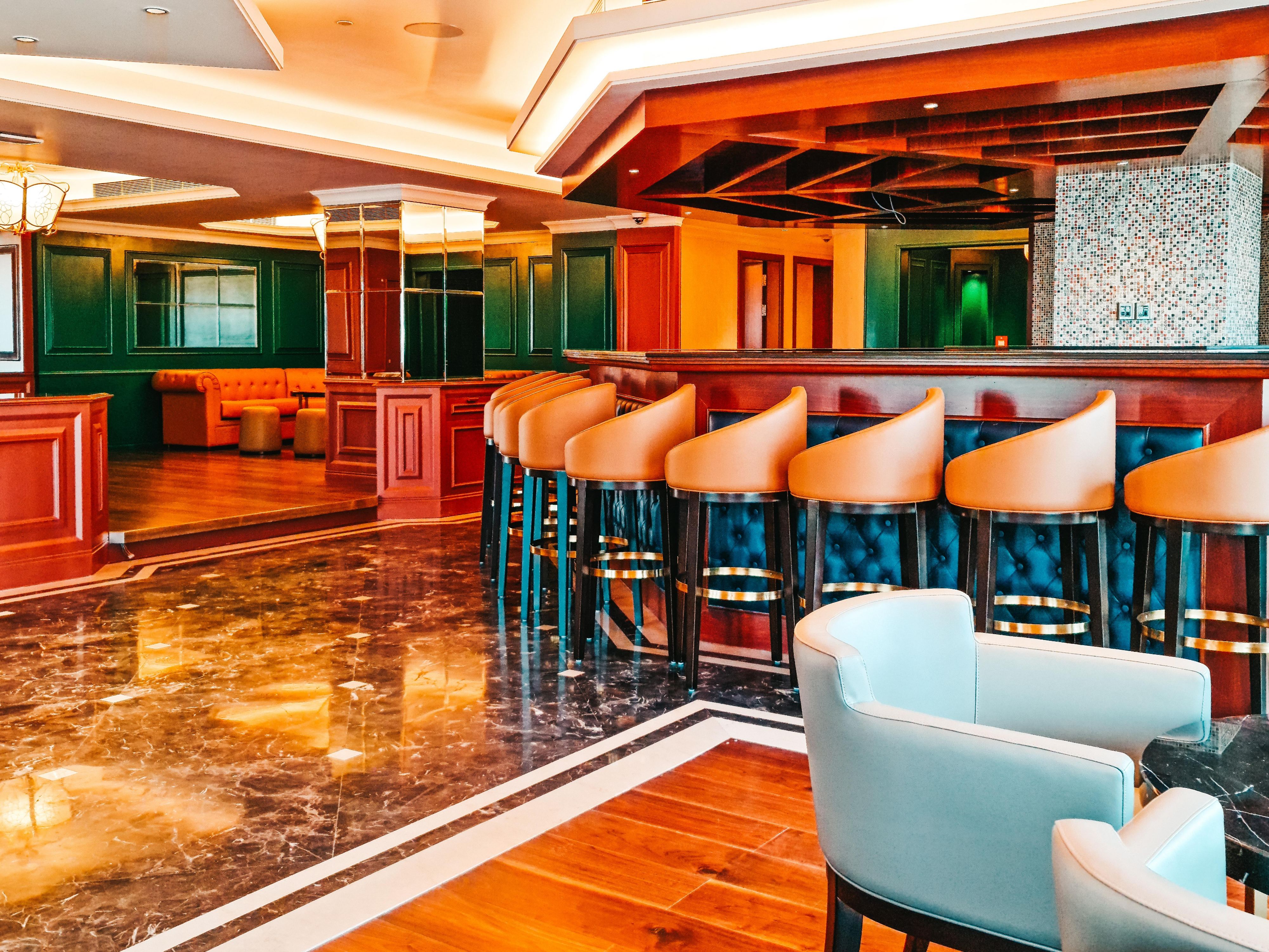 The modern and chic Shardul Bar has been designed to provide the perfect setting for a relaxing time with friends and colleagues over drinks and light snacks. With live sports broadcasts and live music, this is the place to hang out and forget all your stress and worries. Let flavorful cocktails and a relaxing ambiance whisk you into a new world.