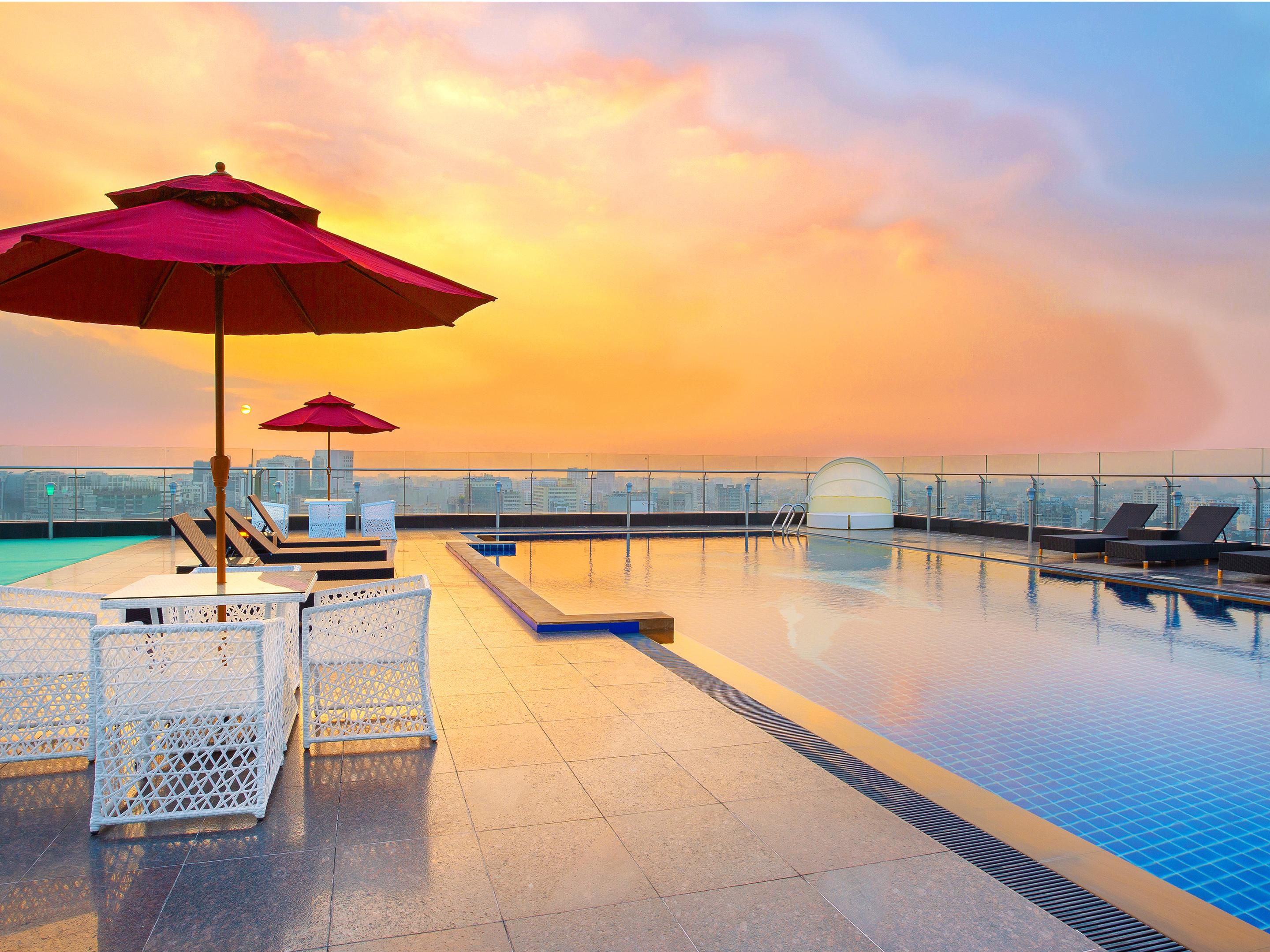 Relax at one of Dhaka’s highest rooftop pools, located on the 19th floor of Holiday Inn Dhaka City Centre. Enjoy panoramic city views, a peaceful setting, and refreshing dips — perfect for unwinding after a busy day or soaking in the beauty of the skyline.