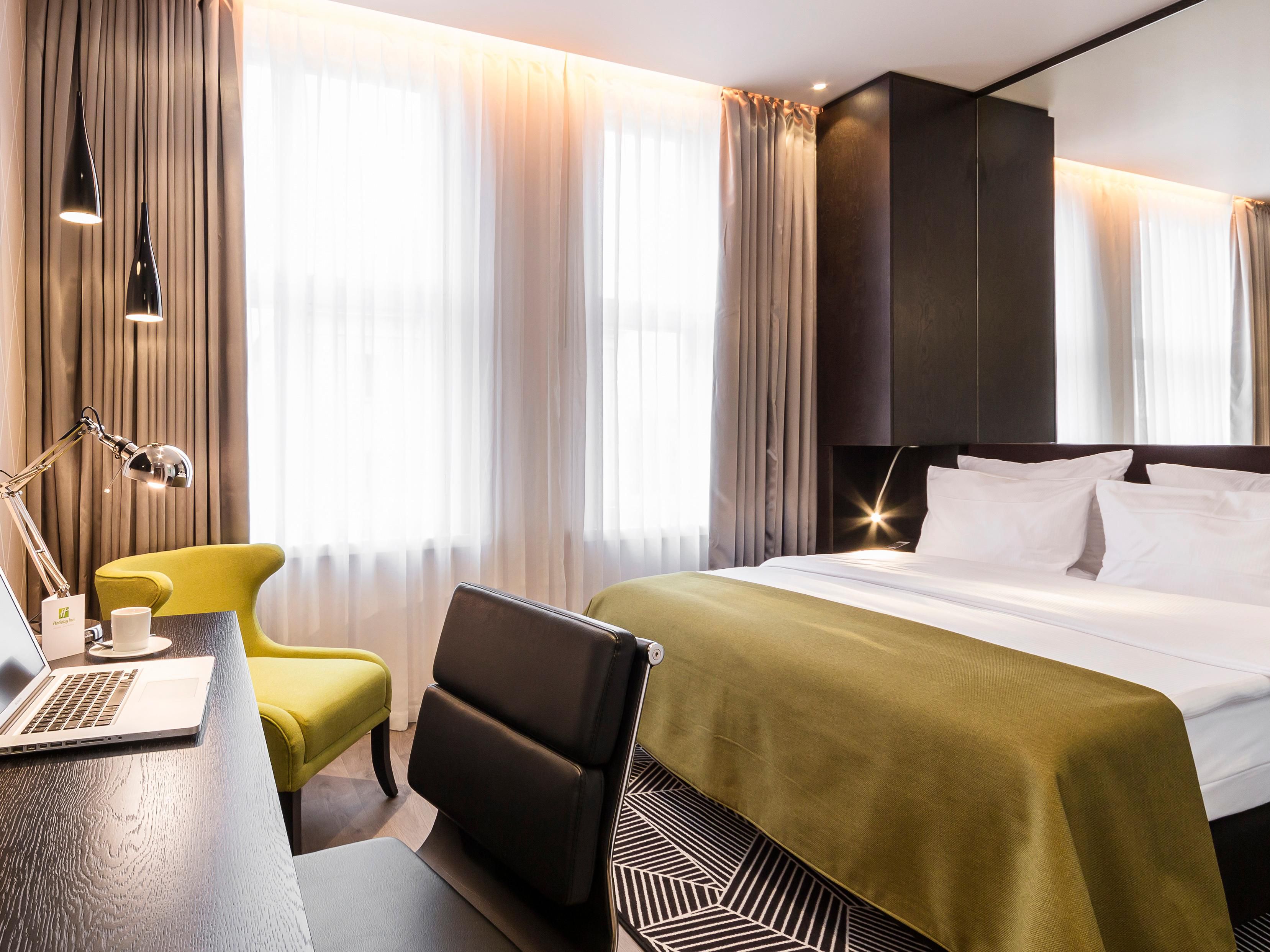 Queen Bed Guest Room