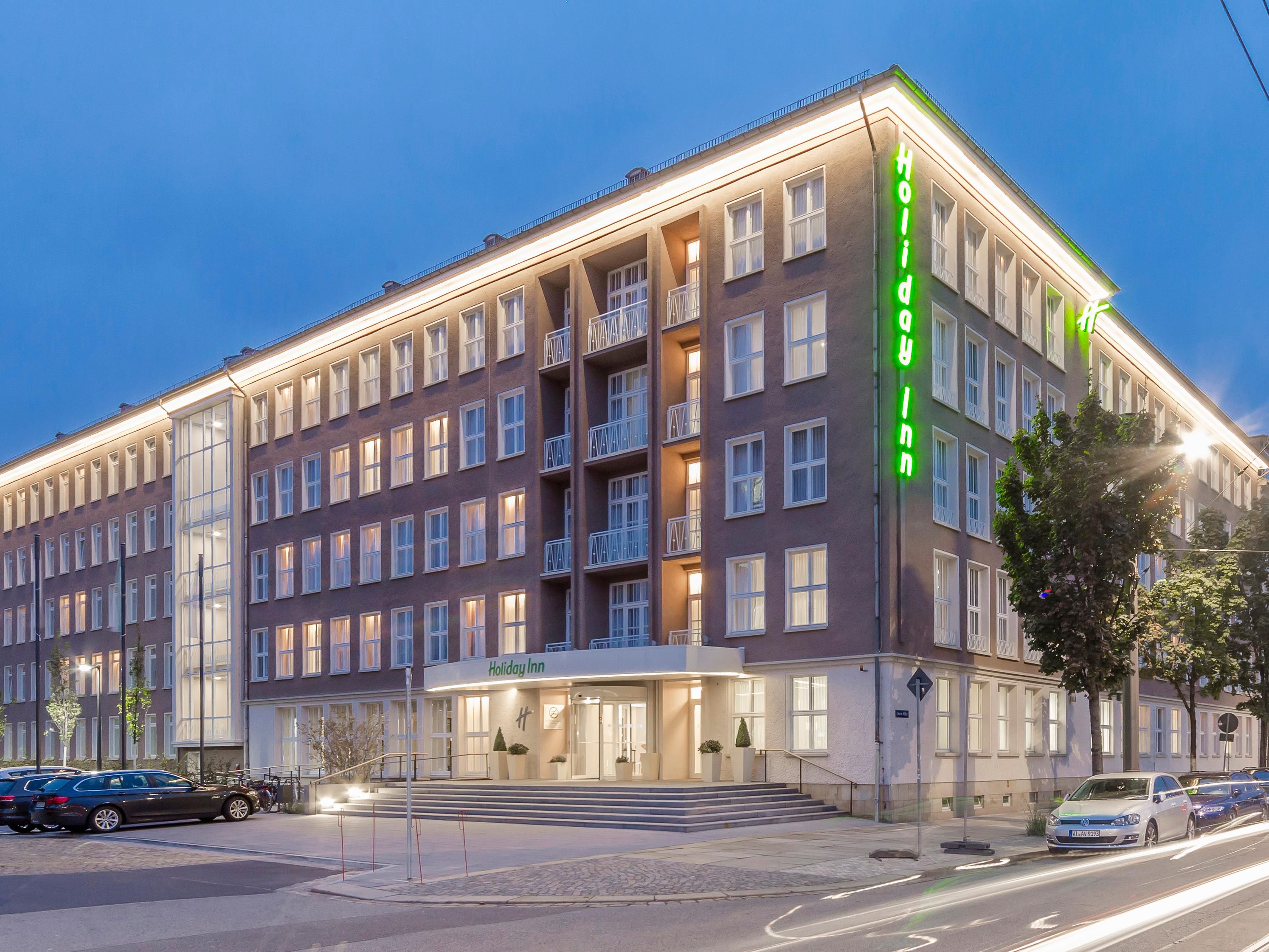 a warm welcome to the Holiday Inn Dresden - Am Zwinger