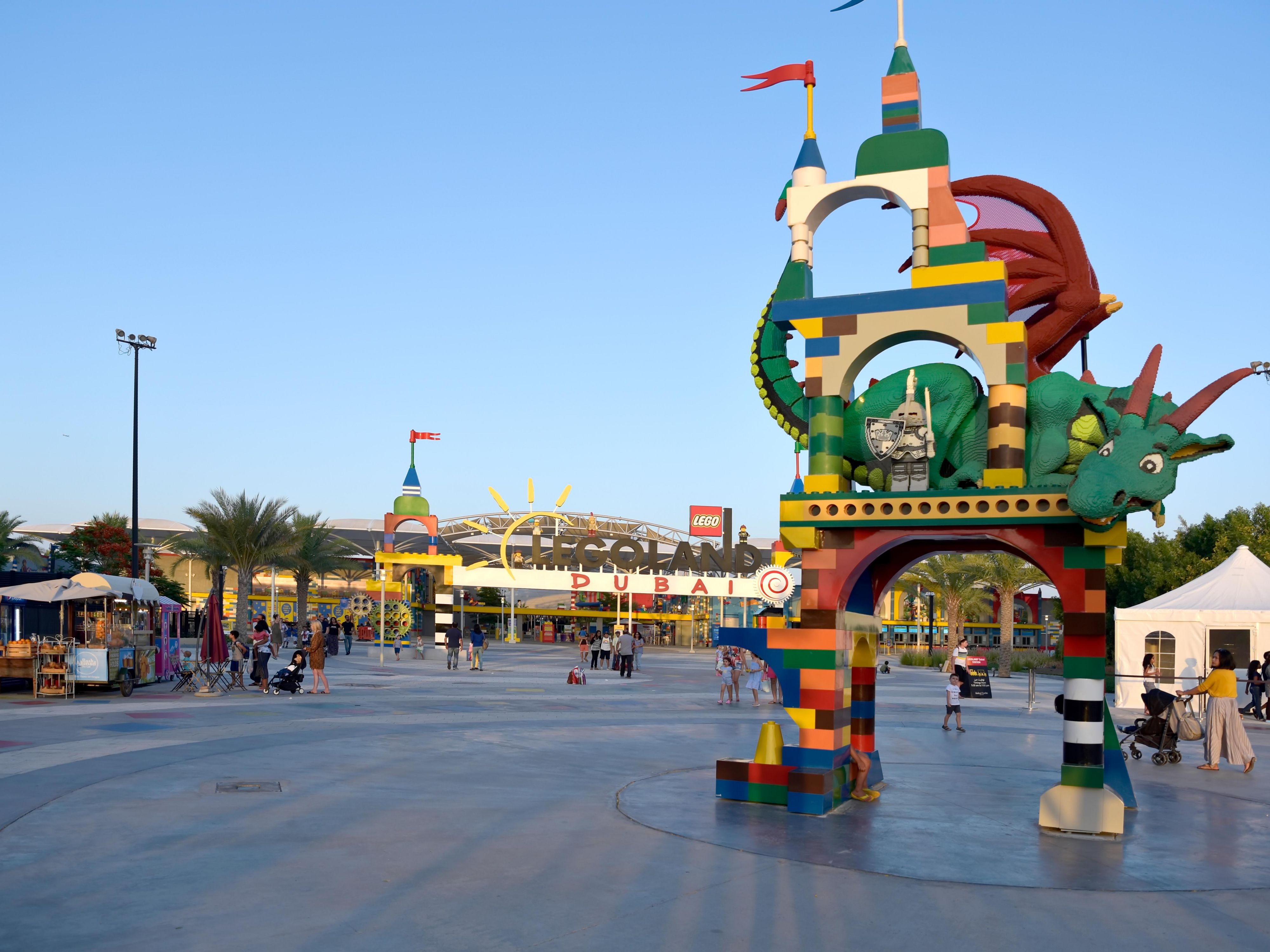 Located just minutes away from Dubai Parks & Resorts, including Motiongate and Legoland and next to Dubai Al-Maktoum Airport.