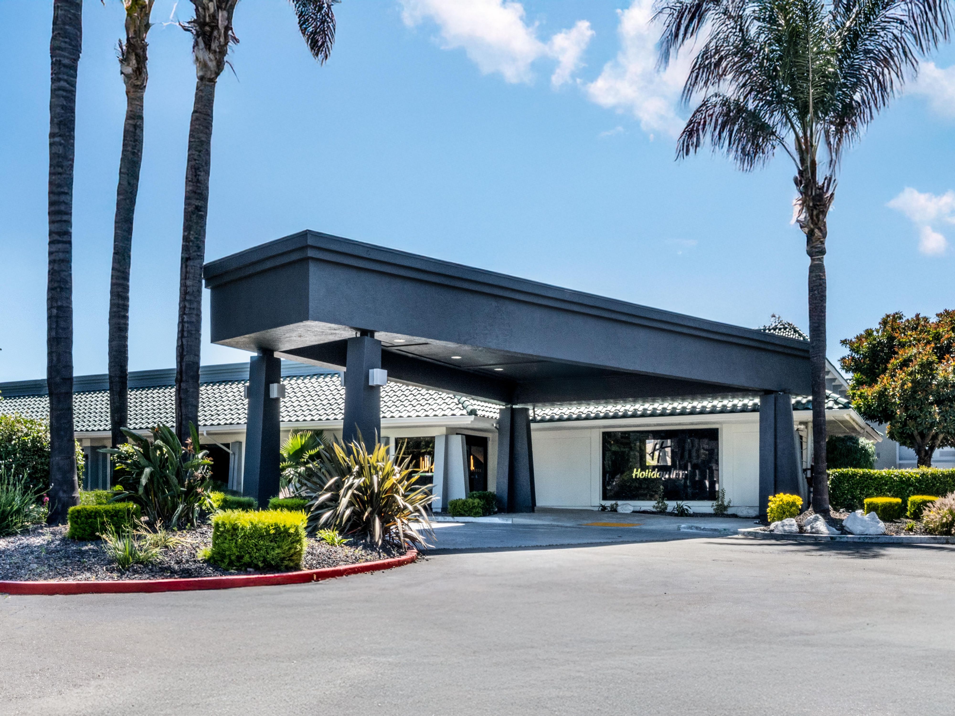 Welcome to the Holiday Inn Dublin-Main Entrance