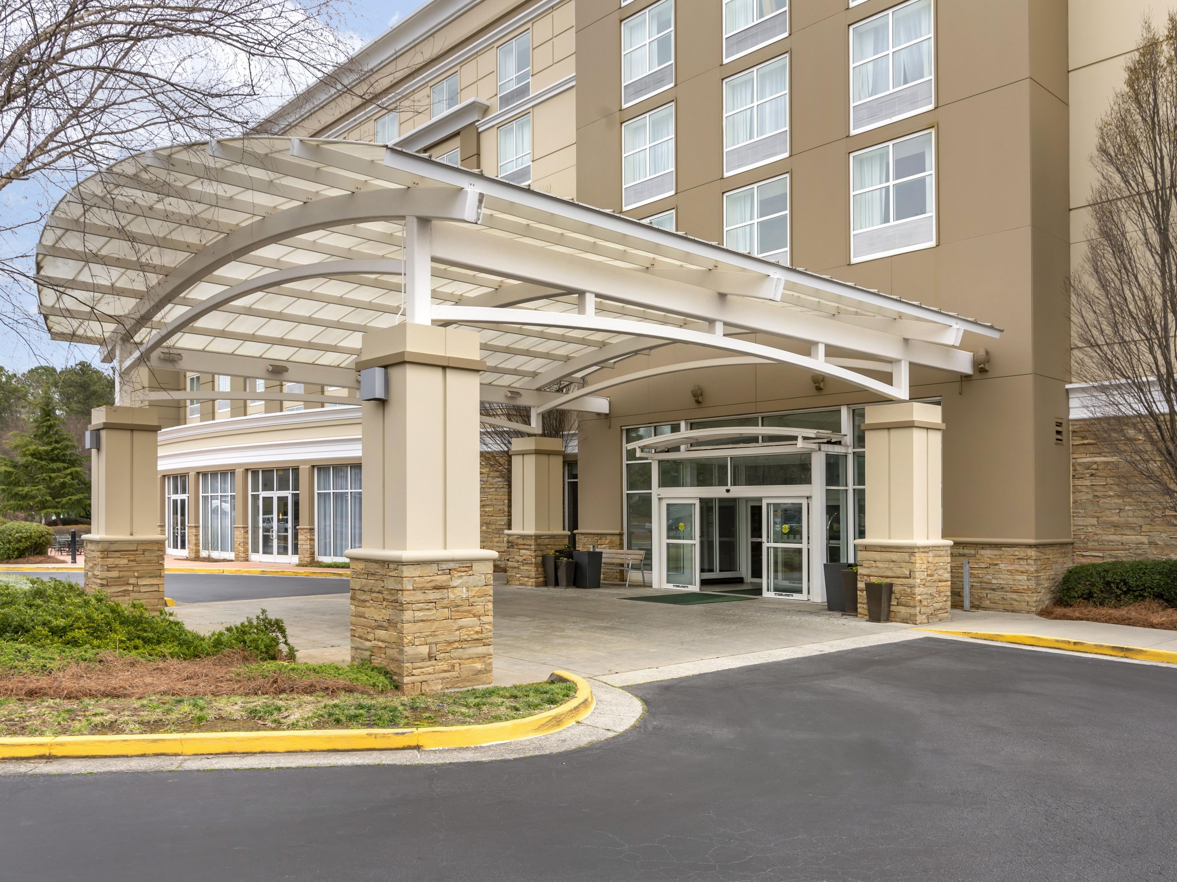 Situated at the intersection of Sugarloaf Parkway and I-85, our hotel is between Lawrenceville, Duluth, and Atlanta, and steps from the Convention Center, theatre, and arena. Nearby businesses include Atlanta Dental, Mitsubishi, and WEG Electric. 