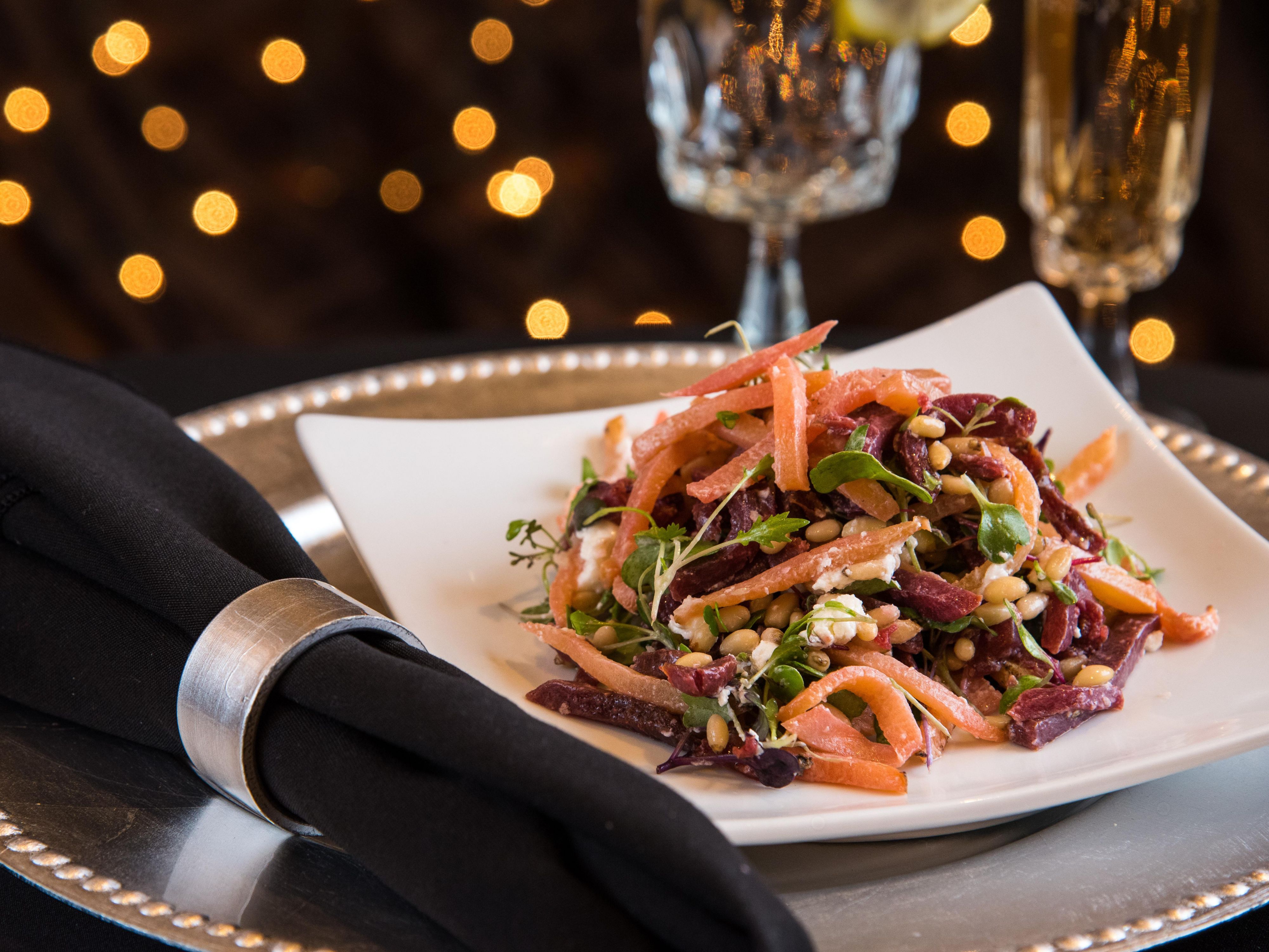 Unwind at JT's Pub, our inviting in-hotel bar. Located in the lobby, we offer a relaxed and friendly atmosphere where you can grab your favorite drinks and refreshments. It's the perfect spot to mingle with friends or colleagues and have a quiet drink. With a great selection of beers and cocktails, it’s the way to cap off your evening.